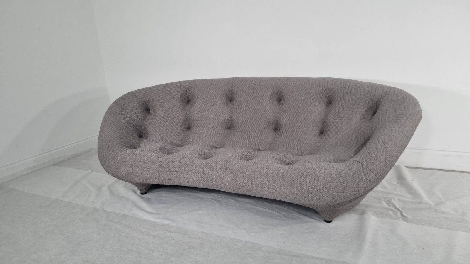 photo vintage A Stunning Pair Of Ligne Roset Ploum Sofas In Appa Ulster Grey In Excellent Cond