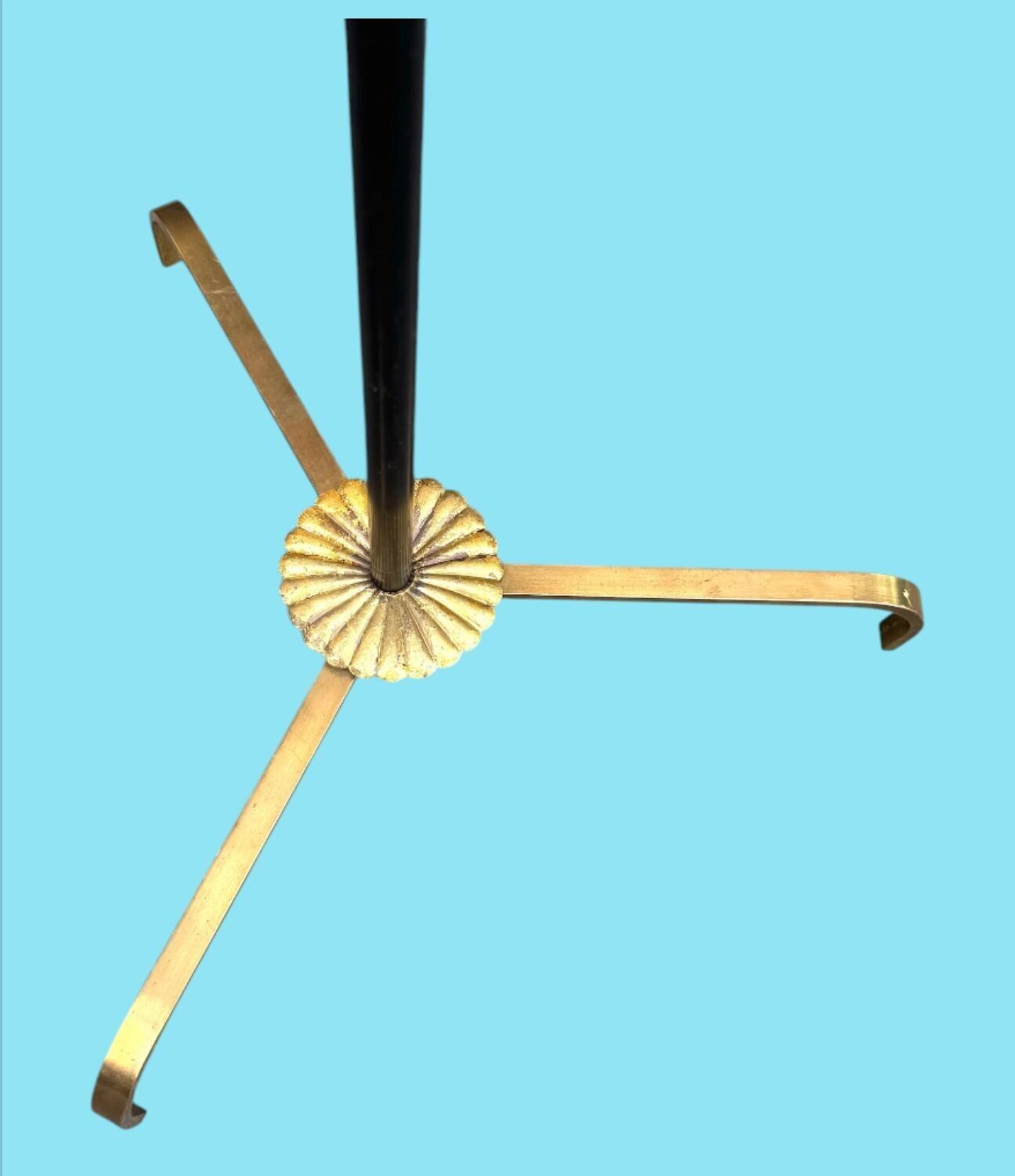 An Italian 1960s Black Lacquer And Brass Floor Lamp With Opaline Glass Shades photo vinterior