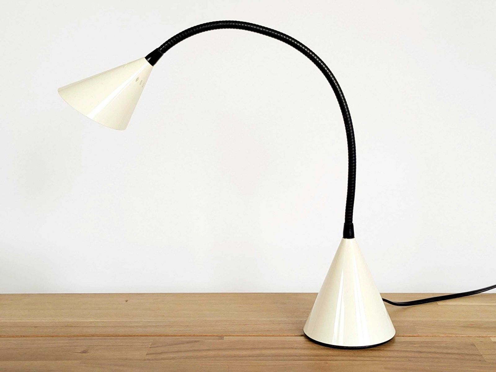 Egoluce Twist Bureaulamp door Sandi Renko, Italië, jaren 1980, Crème Gooseneck Minimalistisch Design photo 189.0