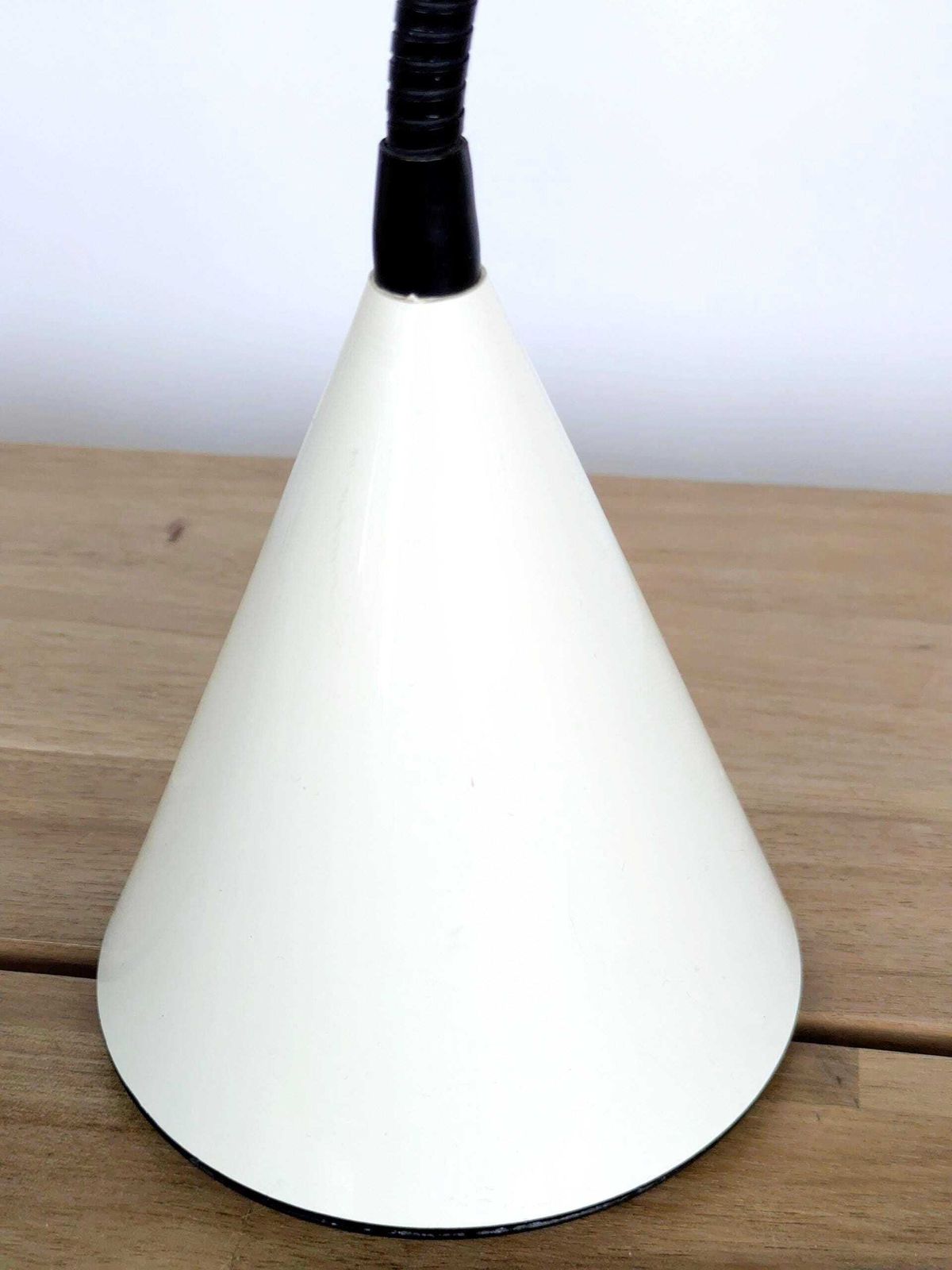 photo furniture Egoluce Twist Bureaulamp door Sandi Renko, Italië, jaren 1980, Crème Gooseneck Minimalistisch Design
