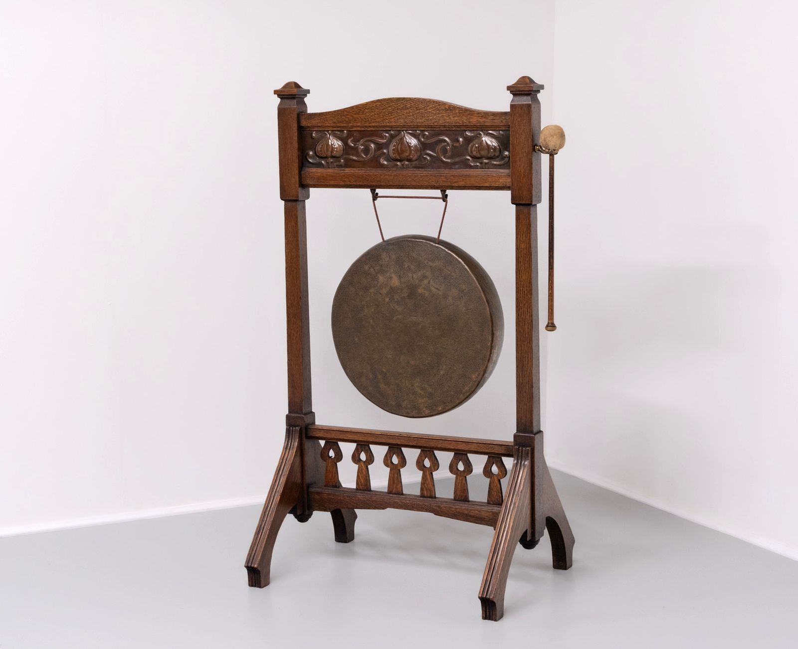 Arts & Crafts Oak & Copper Floor Standing Dinner Gong Attr Shapland And Petter photo Home Decor