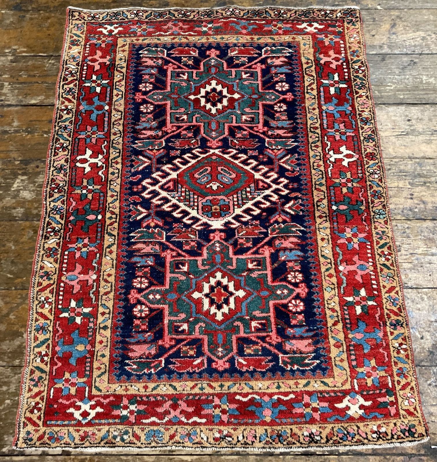 Antiek Karadja tapijt 1,35 m x 1,00 m photo Textiel