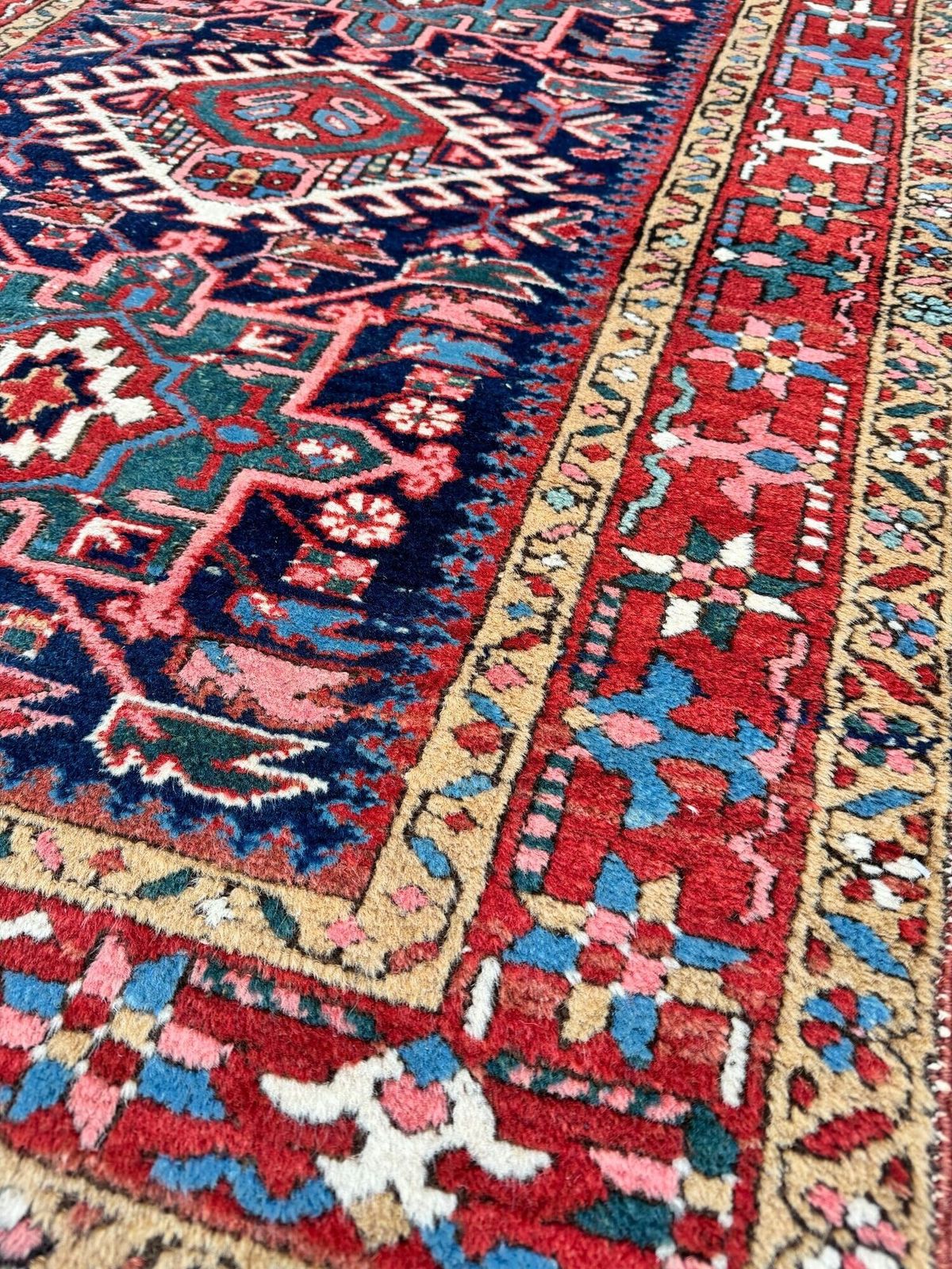photo furniture Antiek Karadja tapijt 1,35 m x 1,00 m