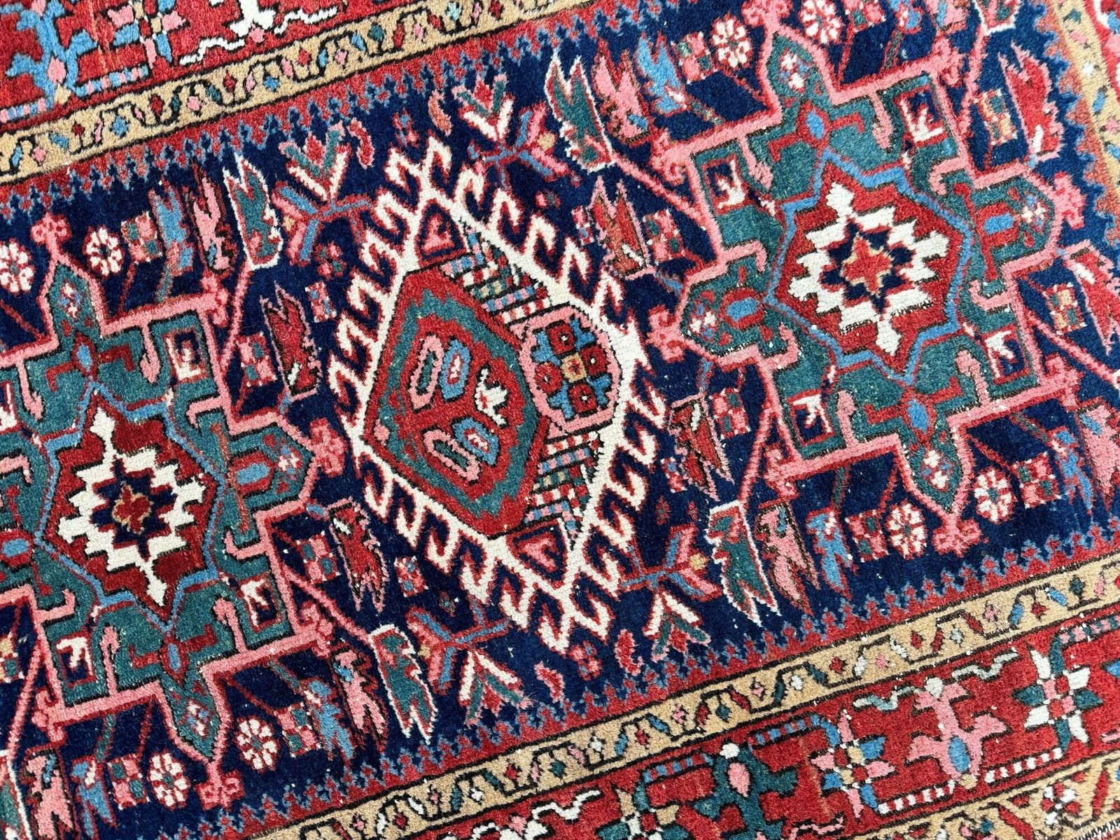 Textiel Antiek Karadja tapijt 1,35 m x 1,00 m photo