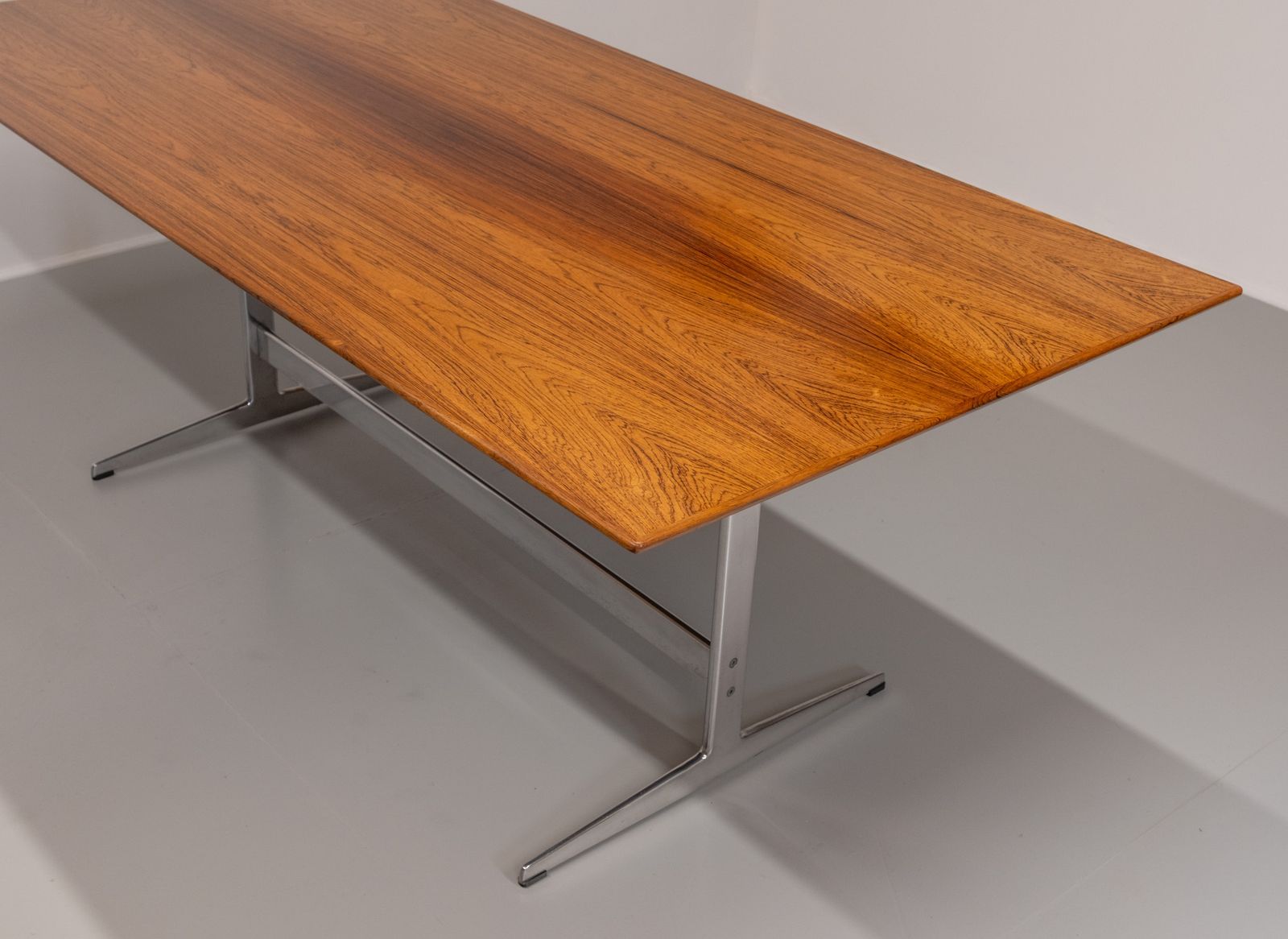 Arne Jacobsen For Fritz Hansen Rosewood And Aluminium Shaker Dining Table 1960s photo for sale