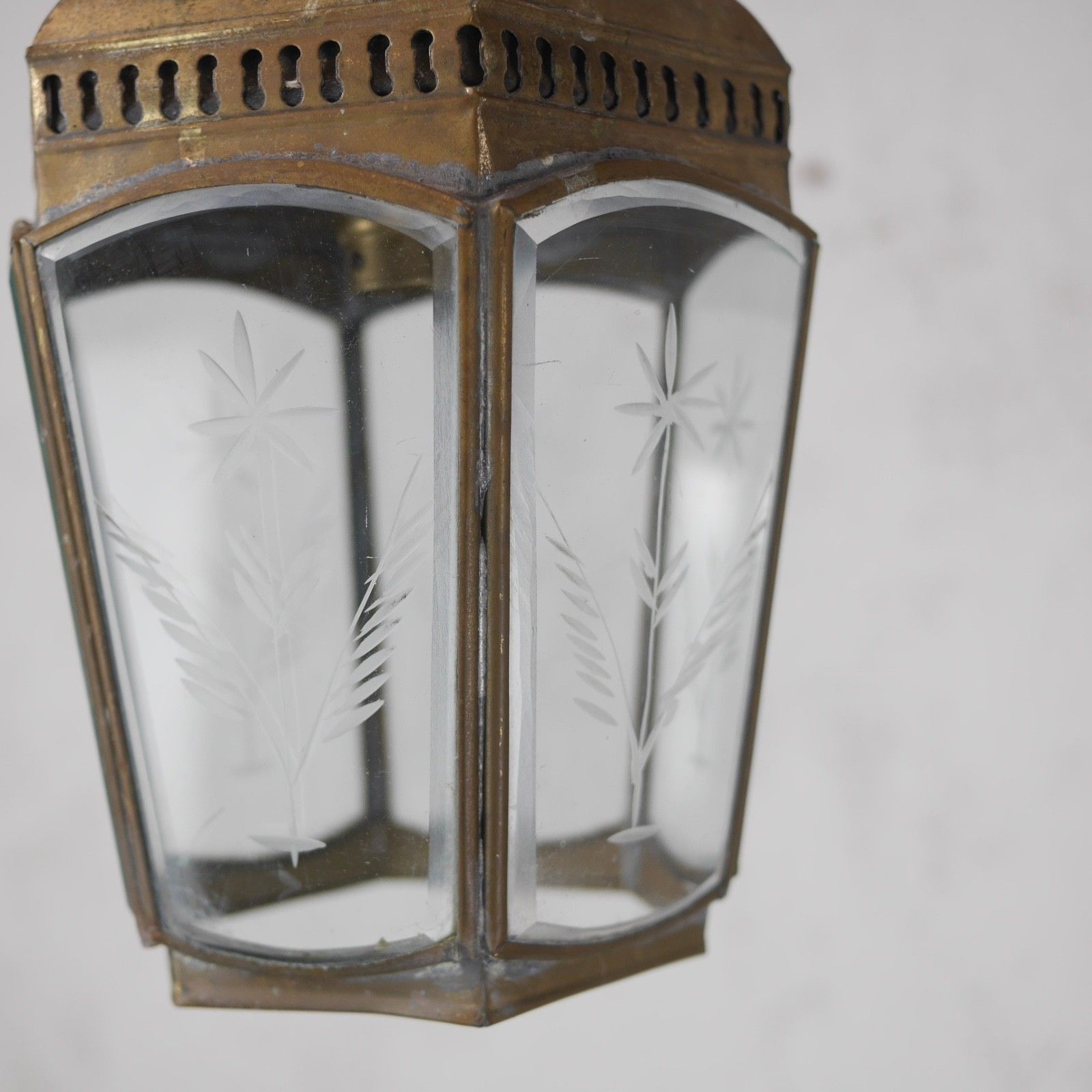 photo furniture Vintage Brass Etched Glass Hall Light Lantern Pendent Hexagonal Antique #103185