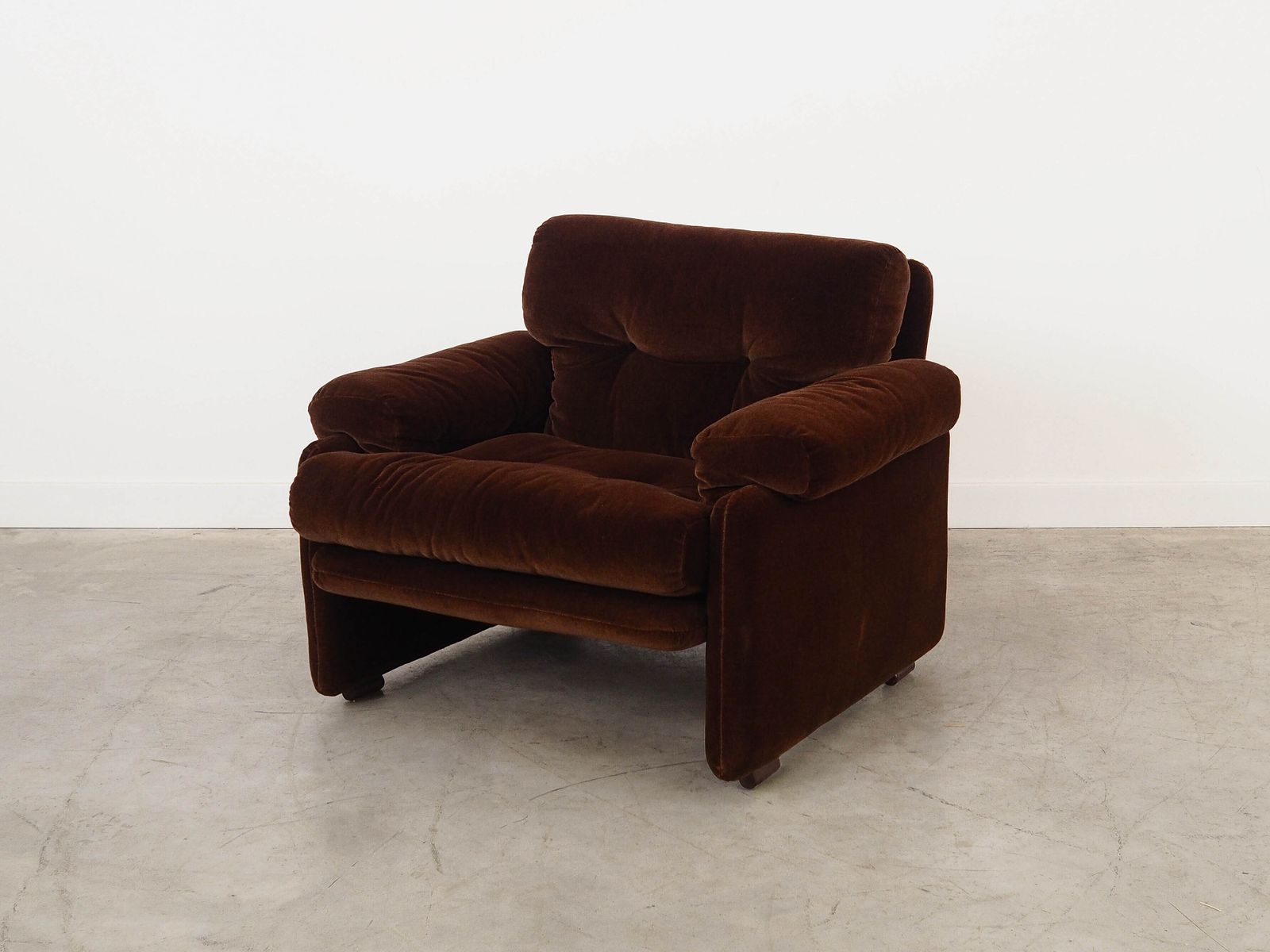 Bruine fauteuil Coronado, Italiaans design, jaren 1960, fabrikant: B&B Italia, ontwerper: Tobia Scarpa photo furniture
