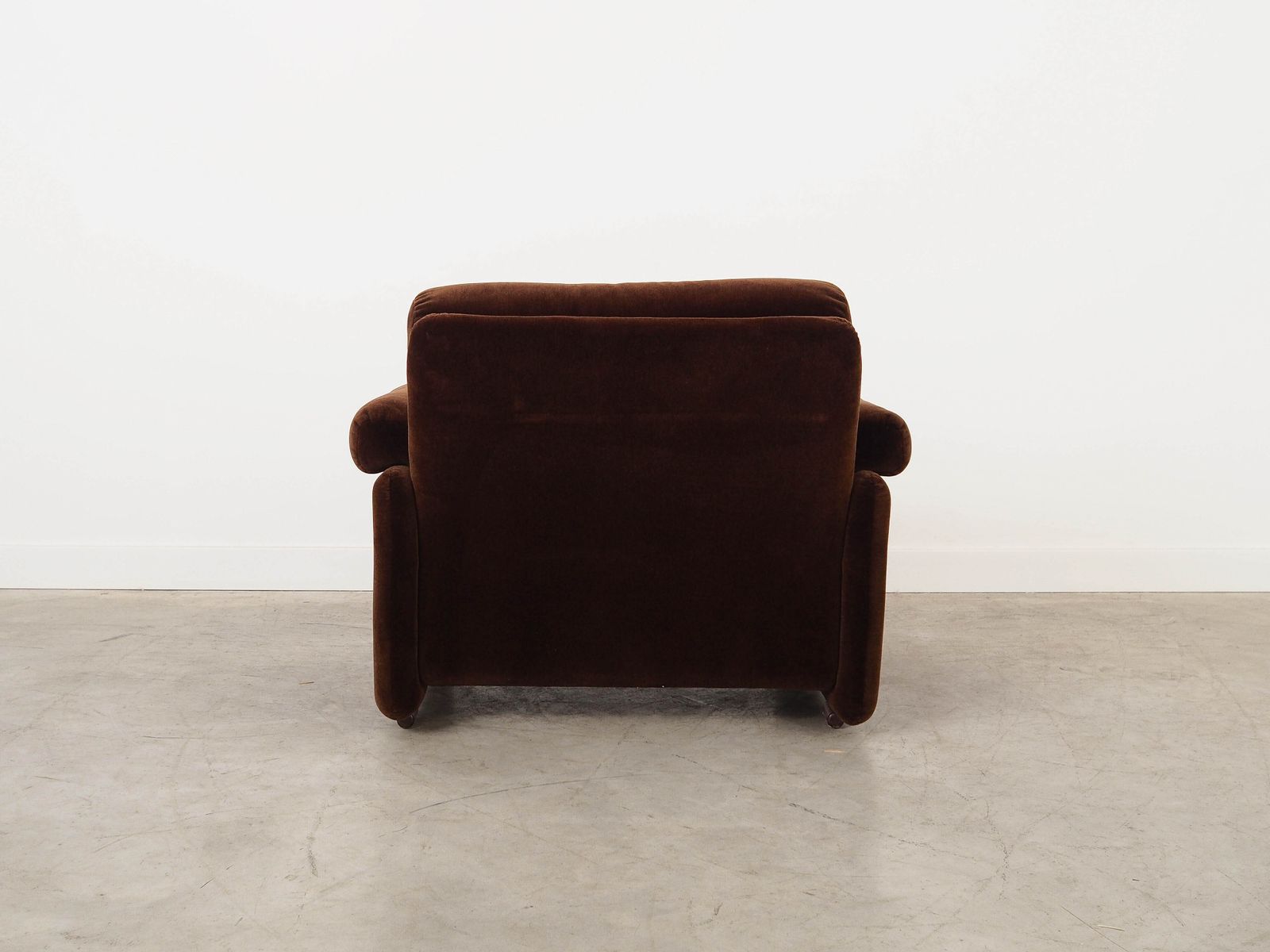 Bruine fauteuil Coronado, Italiaans design, jaren 1960, fabrikant: B&B Italia, ontwerper: Tobia Scarpa photo vinterior