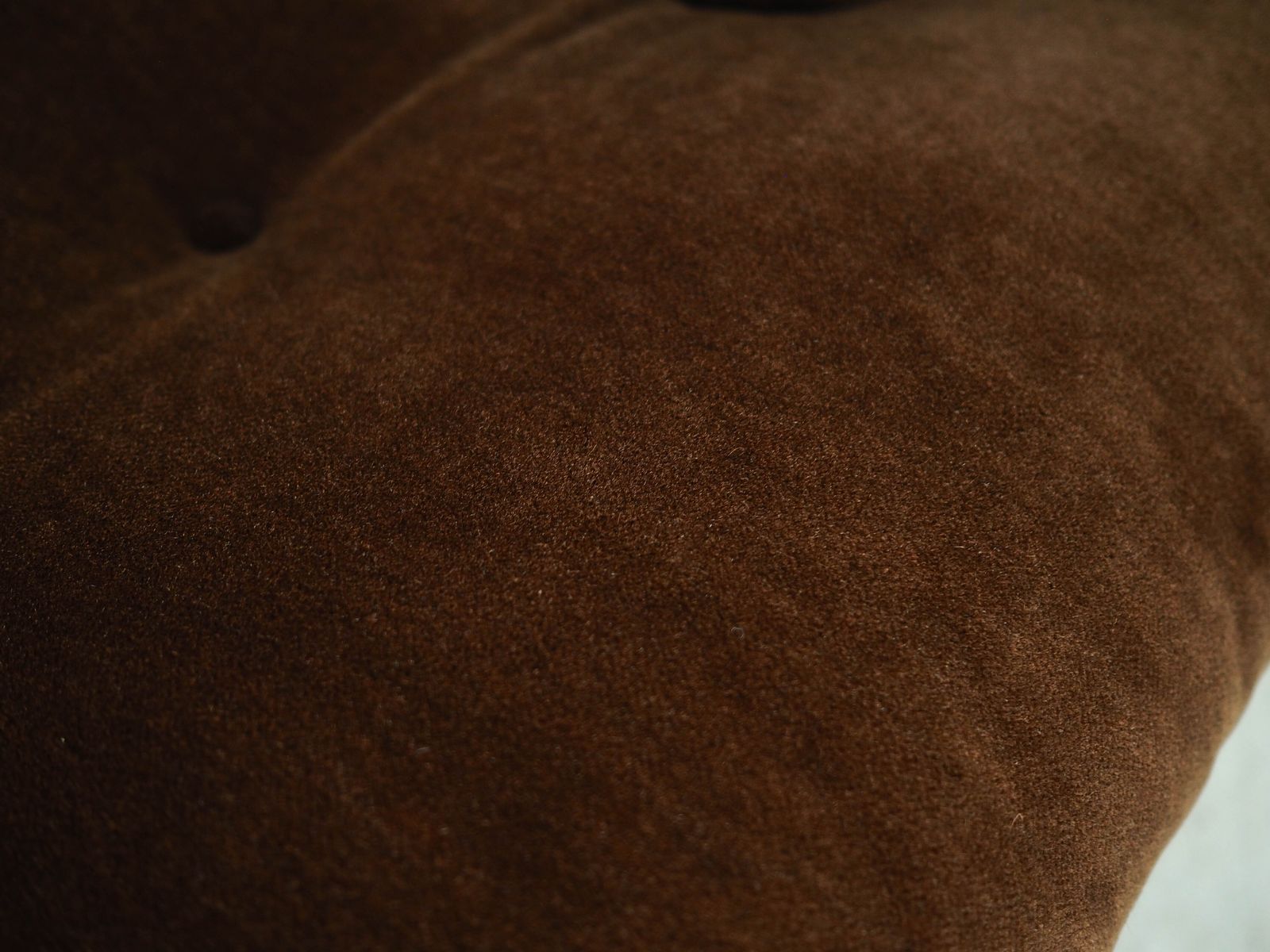 photo for sale Bruine fauteuil Coronado, Italiaans design, jaren 1960, fabrikant: B&B Italia, ontwerper: Tobia Scarpa