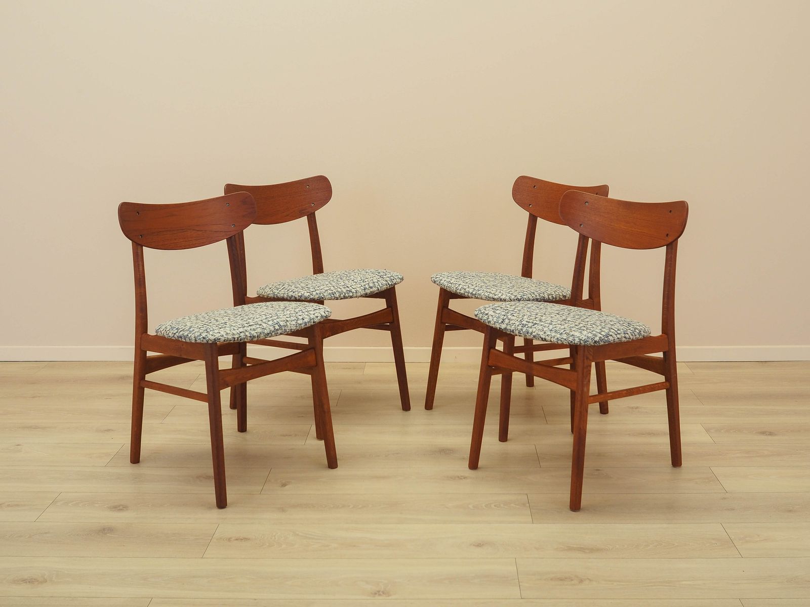 Set van vier teakhouten stoelen, Deens design, jaren 1970, gemaakt in Denemarken photo furniture