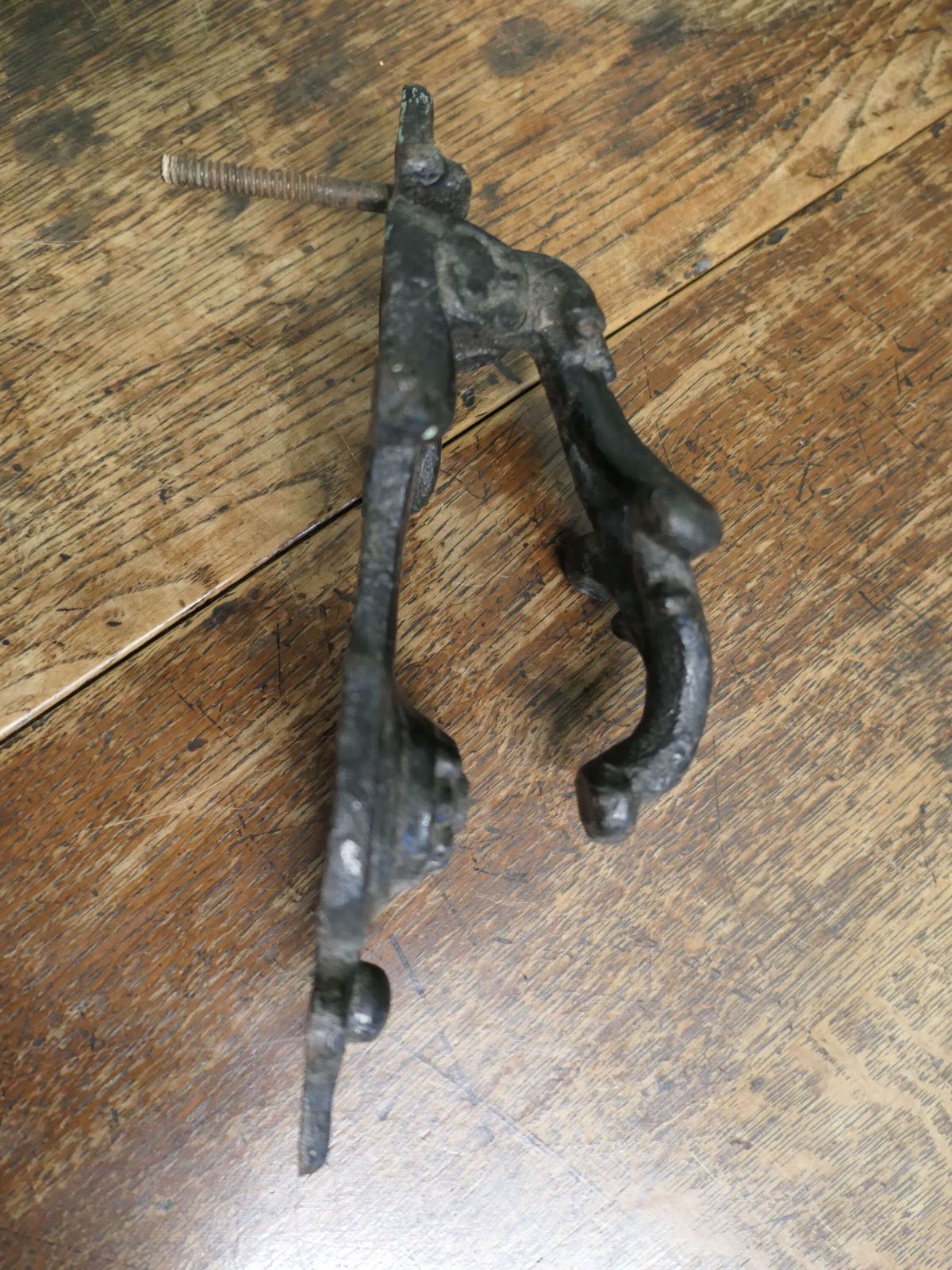 A Heavy Victorian Iron Door Knocker This Is A Classic Victorian Door Knocker photo Home Fixtures
