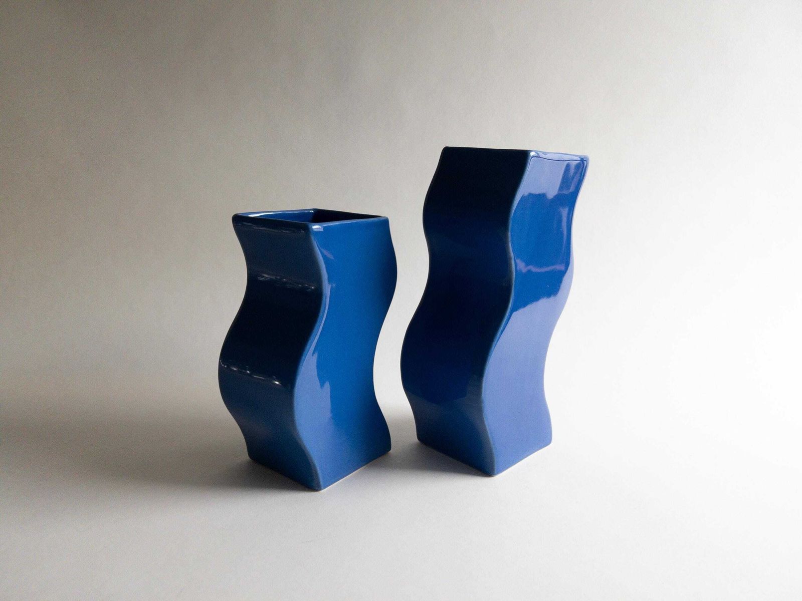 photo vinterior Asa Selection Blue Wavy Vases, Duits postmodern keramiek, set van twee
