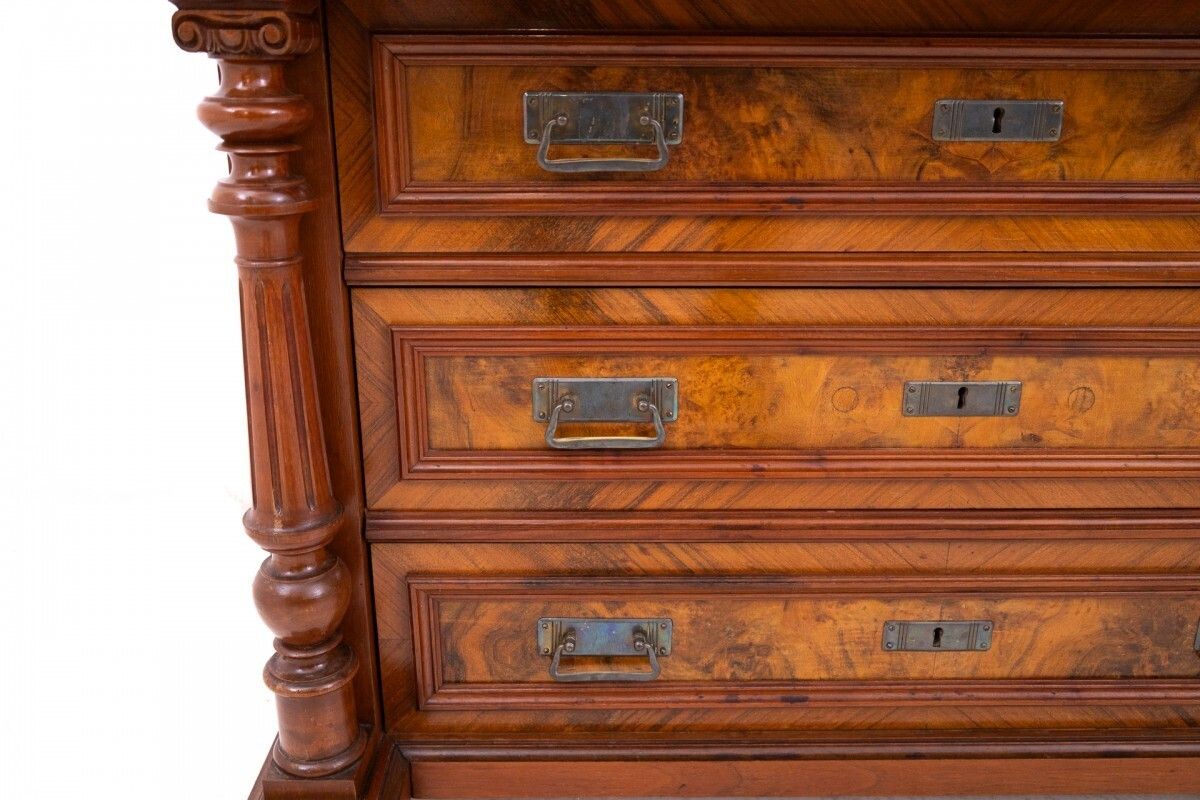 photo vinterior Antique Walnut Chest Of Drawers, Northern Europe, Circa 1900.