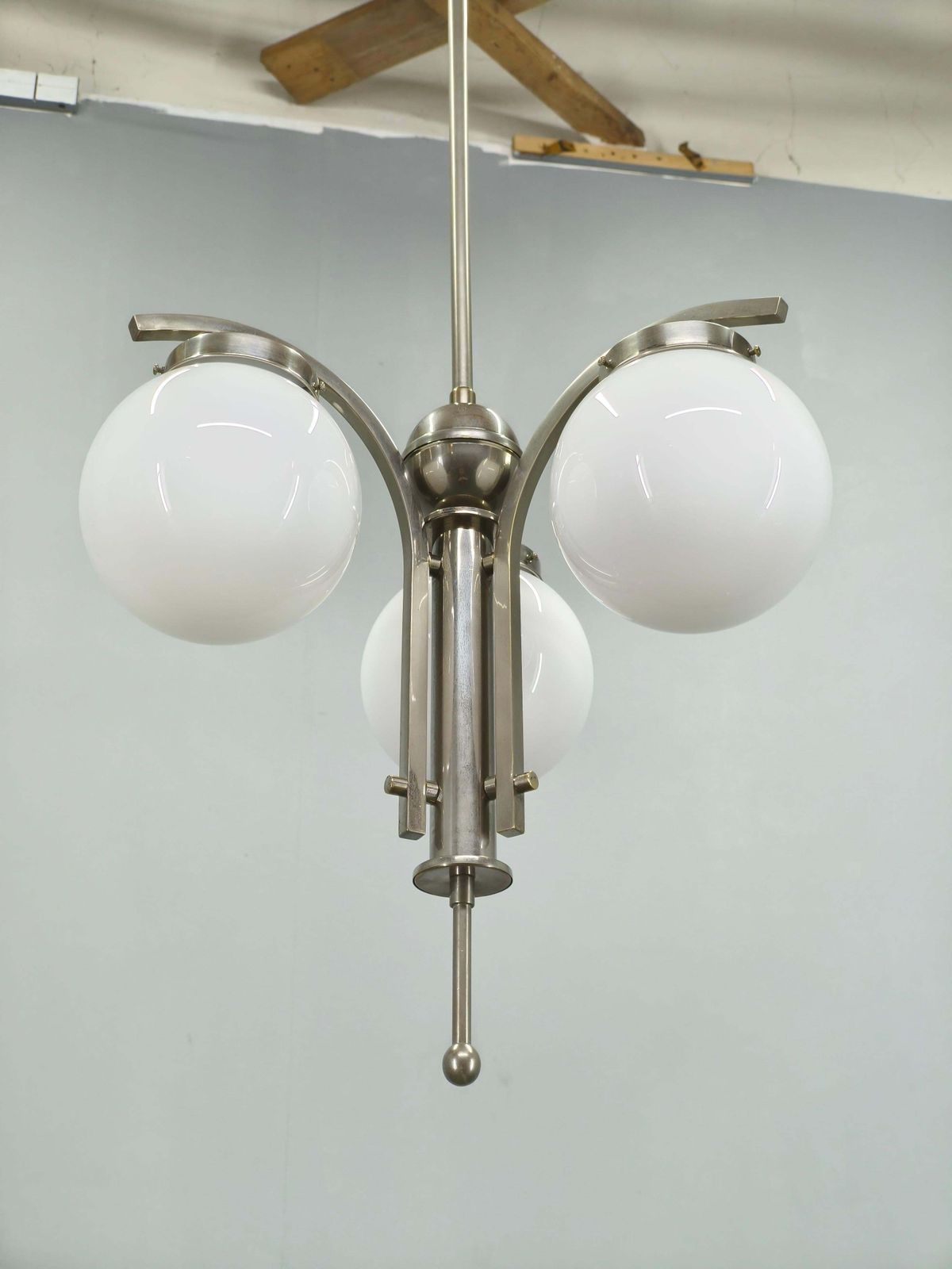 photo for sale Lustre Art déco en nickel avec globes en verre opaline, années 1930