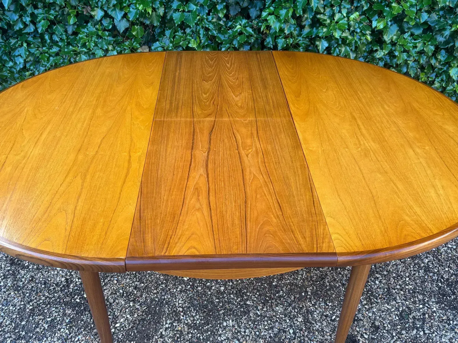 photo vinterior G Plan Mid Century Circular Extendable Dining Table