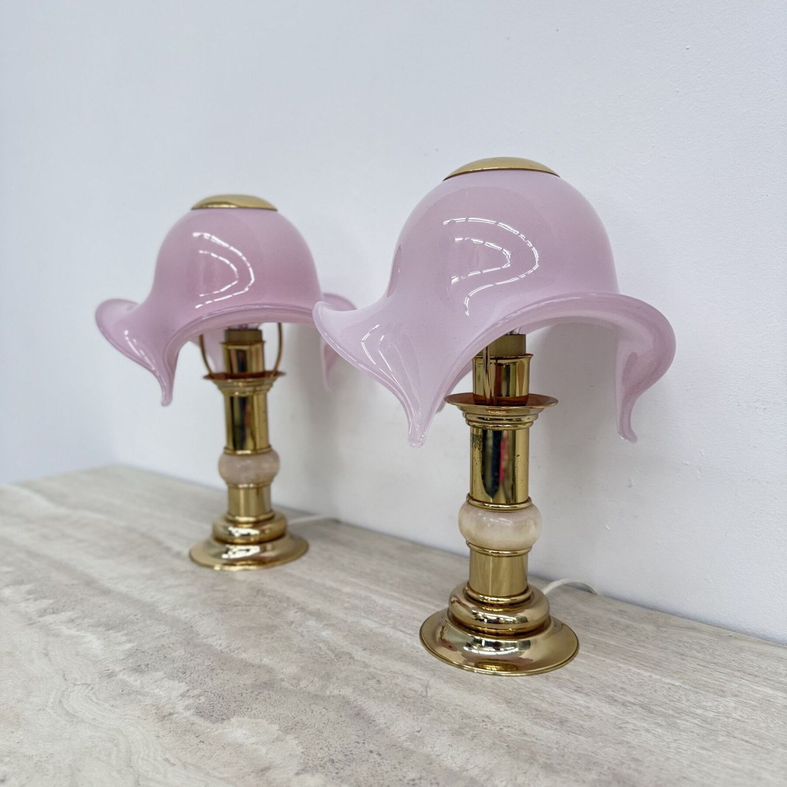 Set van 2 roze Murano glazen tafellampen met albast detail, jaren 1970 photo Verlichting
