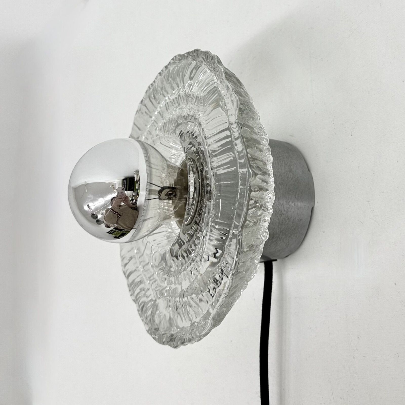 Wandlamp met dik gestructureerd ijsglas, opbouwmodel – Peill & Putzler, jaren 1970 photo for sale