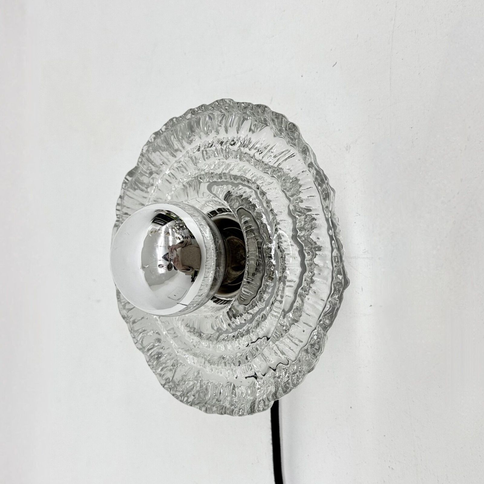 Wandlamp met dik gestructureerd ijsglas, opbouwmodel – Peill & Putzler, jaren 1970 photo vintage