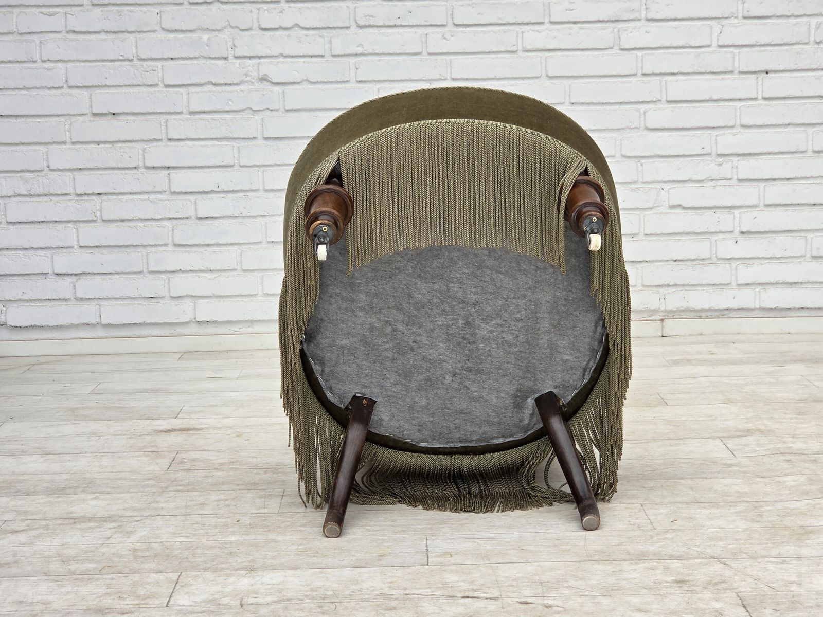 photo vintage 1960s, Danish Easy Chair, Original Green Furniture Velour.