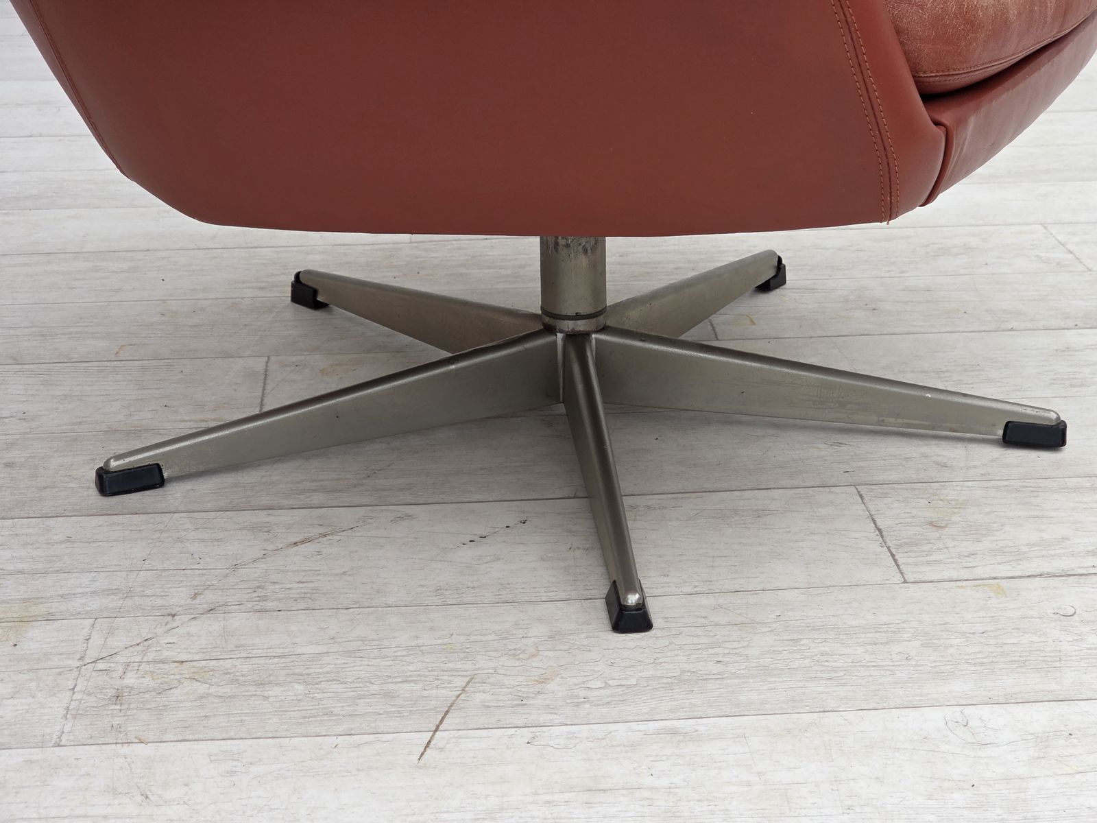 1970s, Danish Design By H.W.Klein, Swivel Armchair, Furniture Leather. photo 995.0
