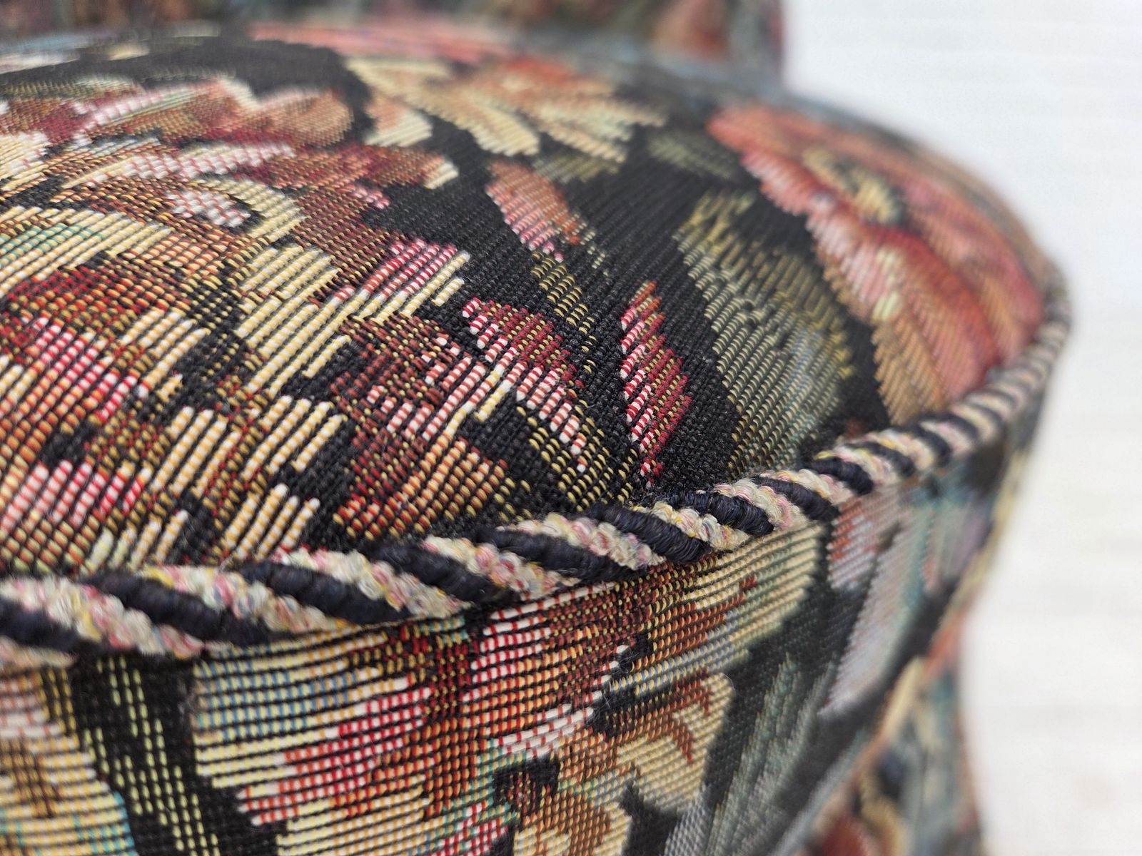 Jaren 1960, Deense cocktail lounge fauteuil, jacquardstof meubelstoffering. photo Meubels