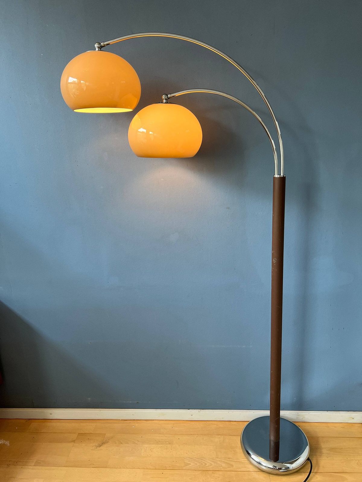 Mid Century Dijkstra Dubbele Boog Vloerlamp Met Paddenstoelkappen photo furniture