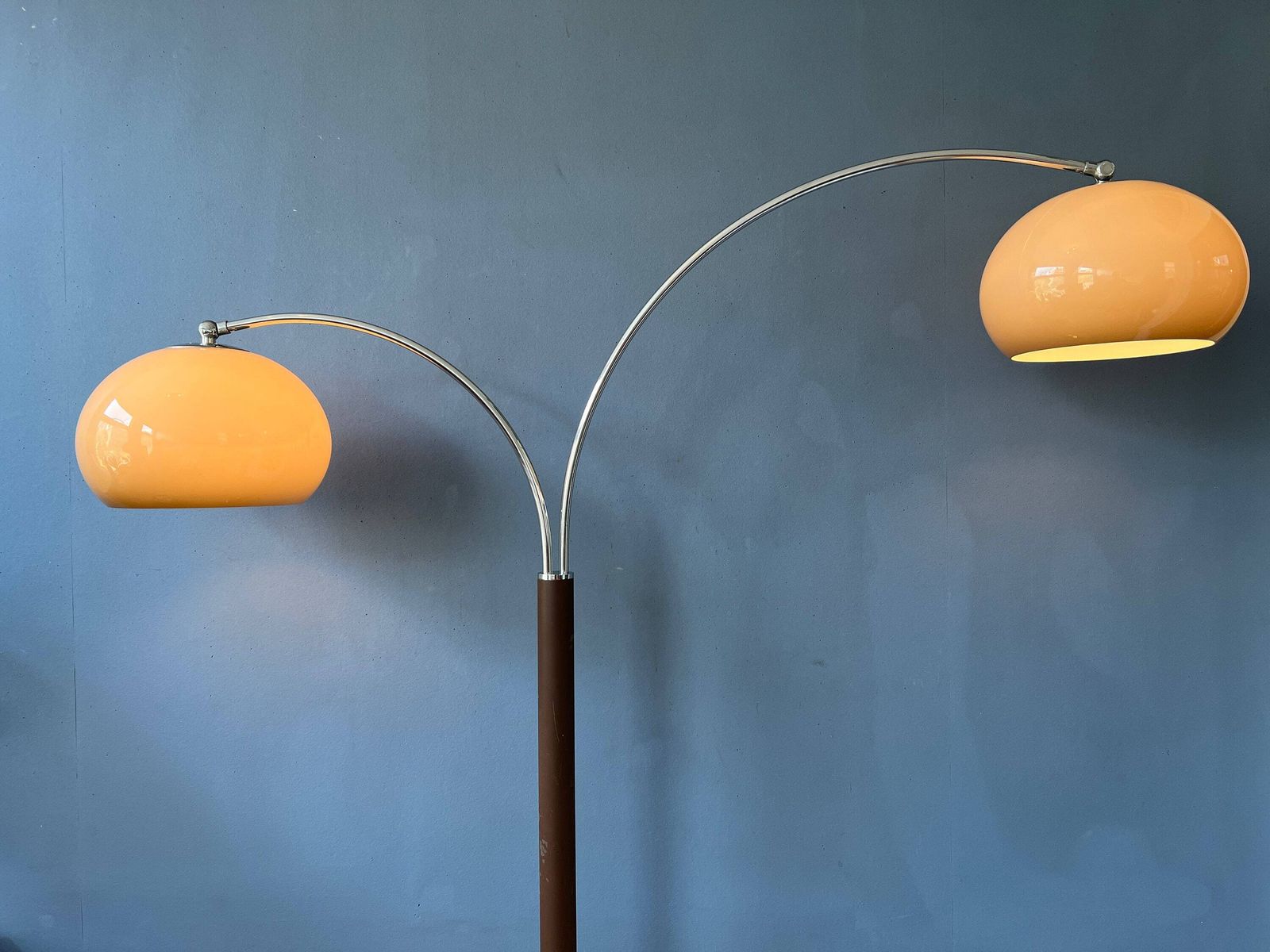 Mid-Century Dijkstra dubbele boog vloerlamp met paddenstoelkappen photo for sale