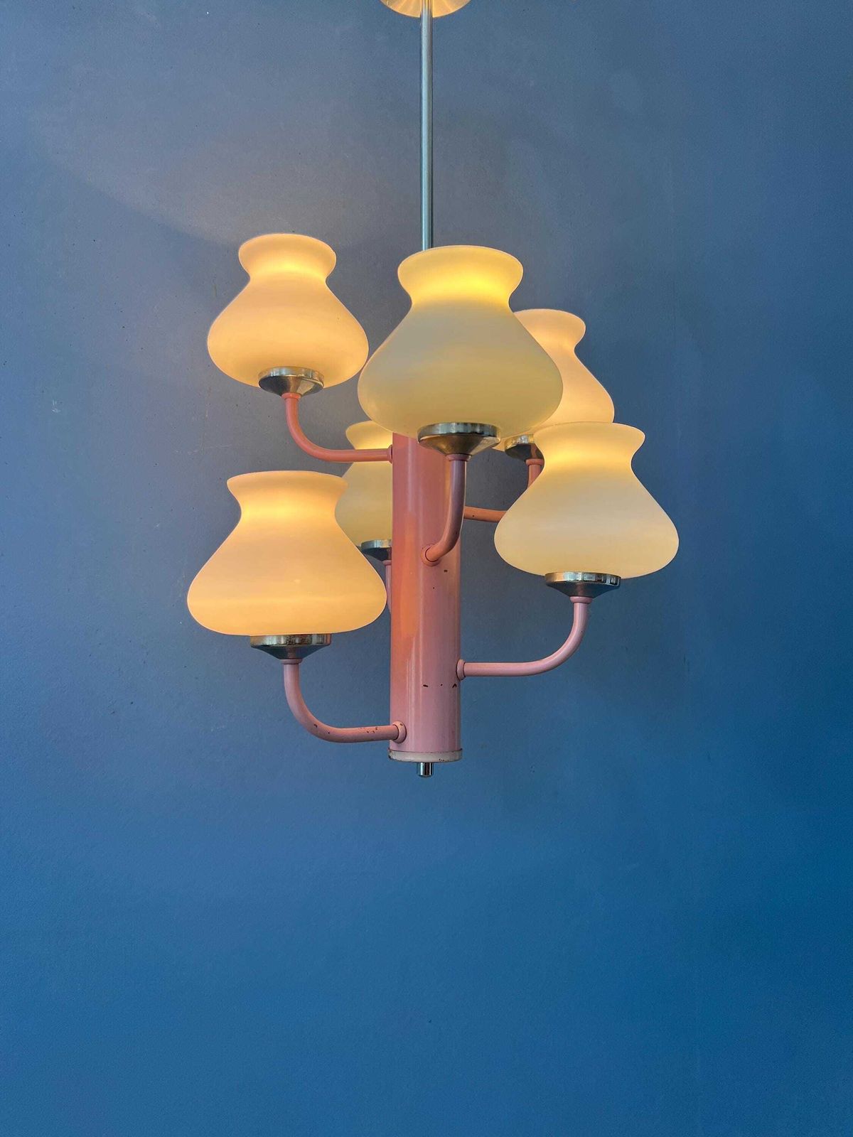 Mid-Century Hanglamp met Wit Opaalglaswerk en Roze Frame photo for sale