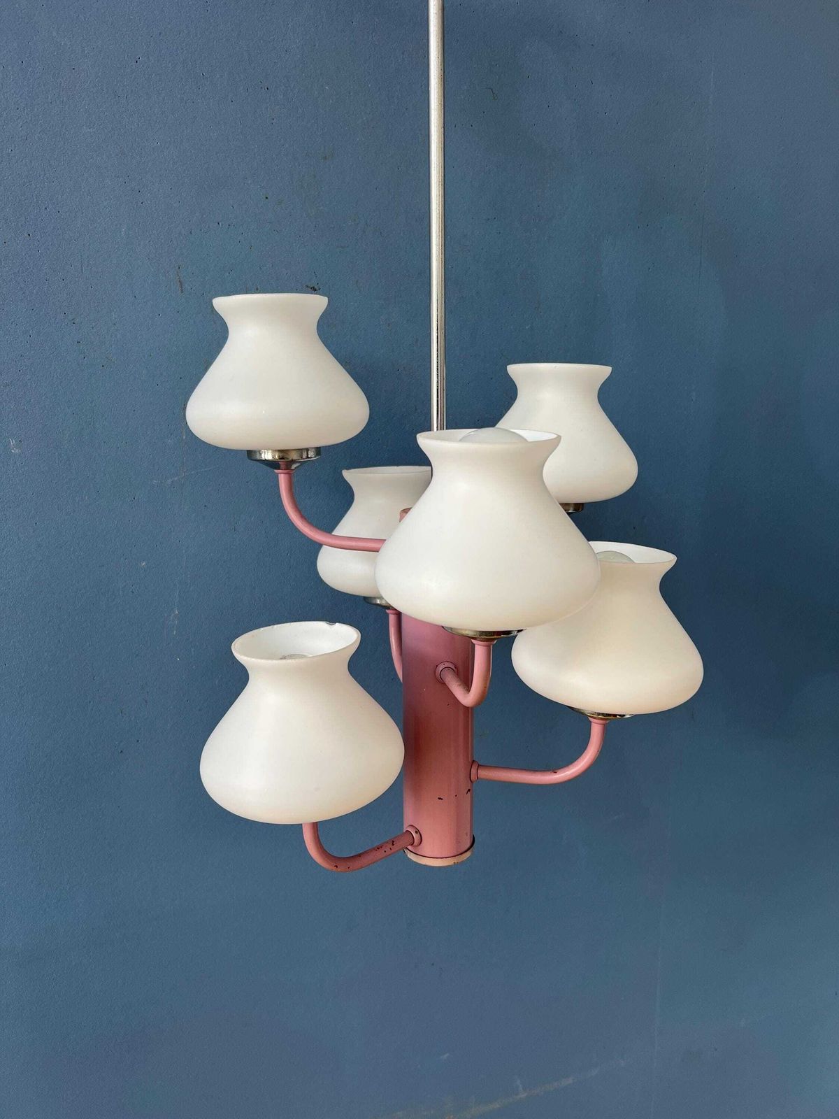 photo for sale Mid-Century Hanglamp met Wit Opaalglaswerk en Roze Frame