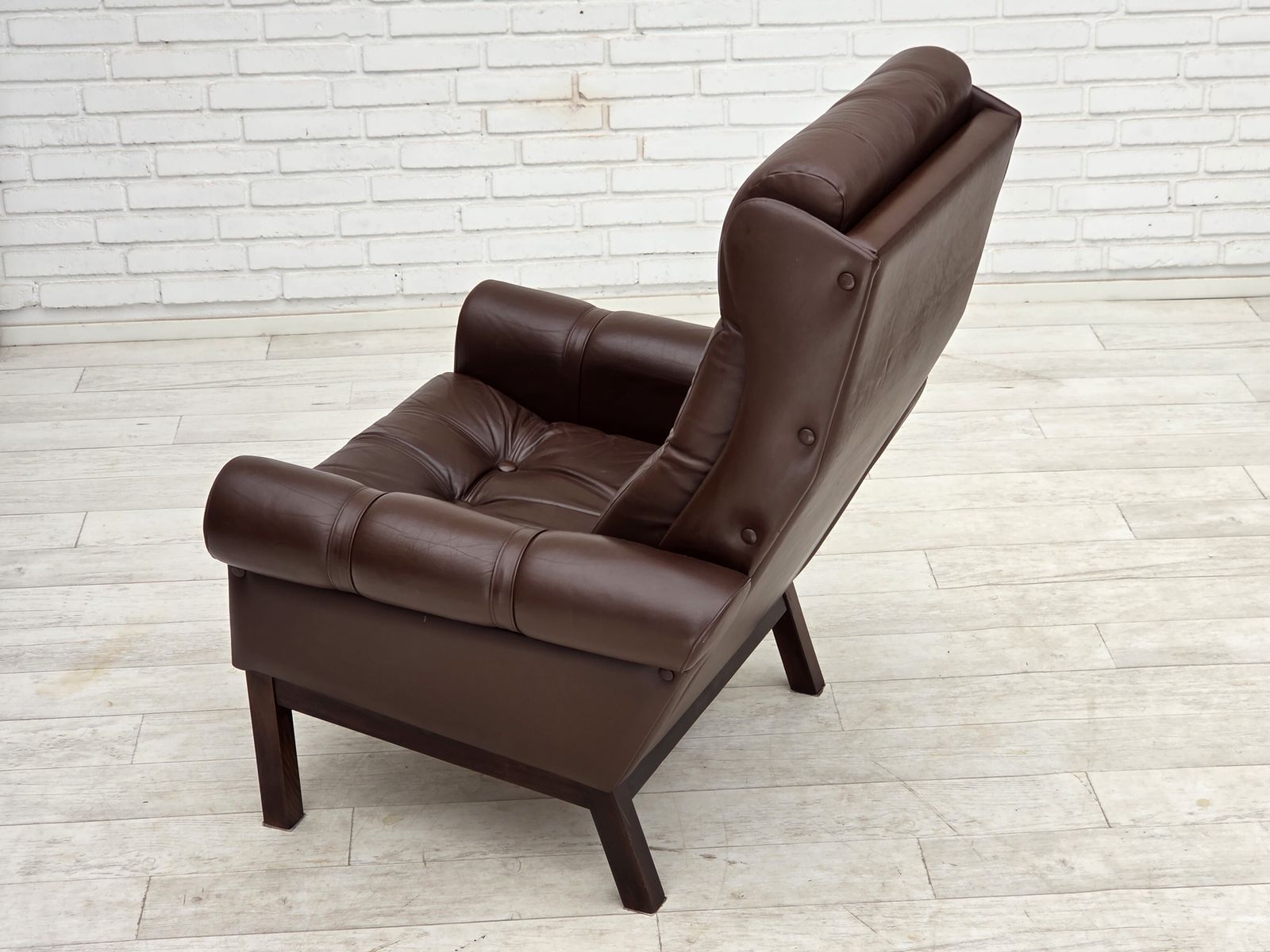 photo buy Ca. Jaren 1970, Deense Fauteuil, Bruin Meubelleer.
