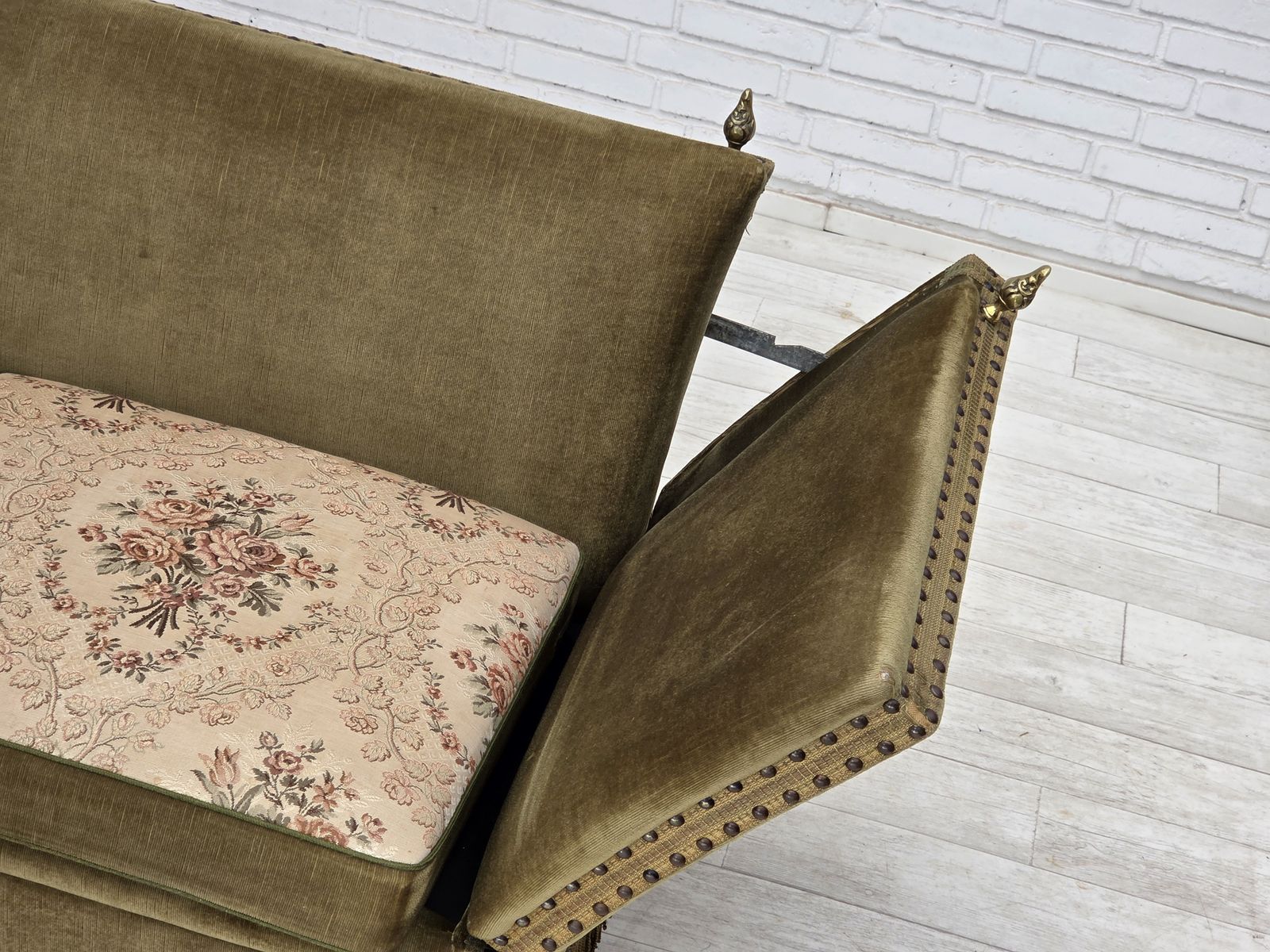 Jaren 1970, Deense 2 Zits "Spanish" Sofa Met Neervallende Armleuningen, Meubelvelours. photo vinterior