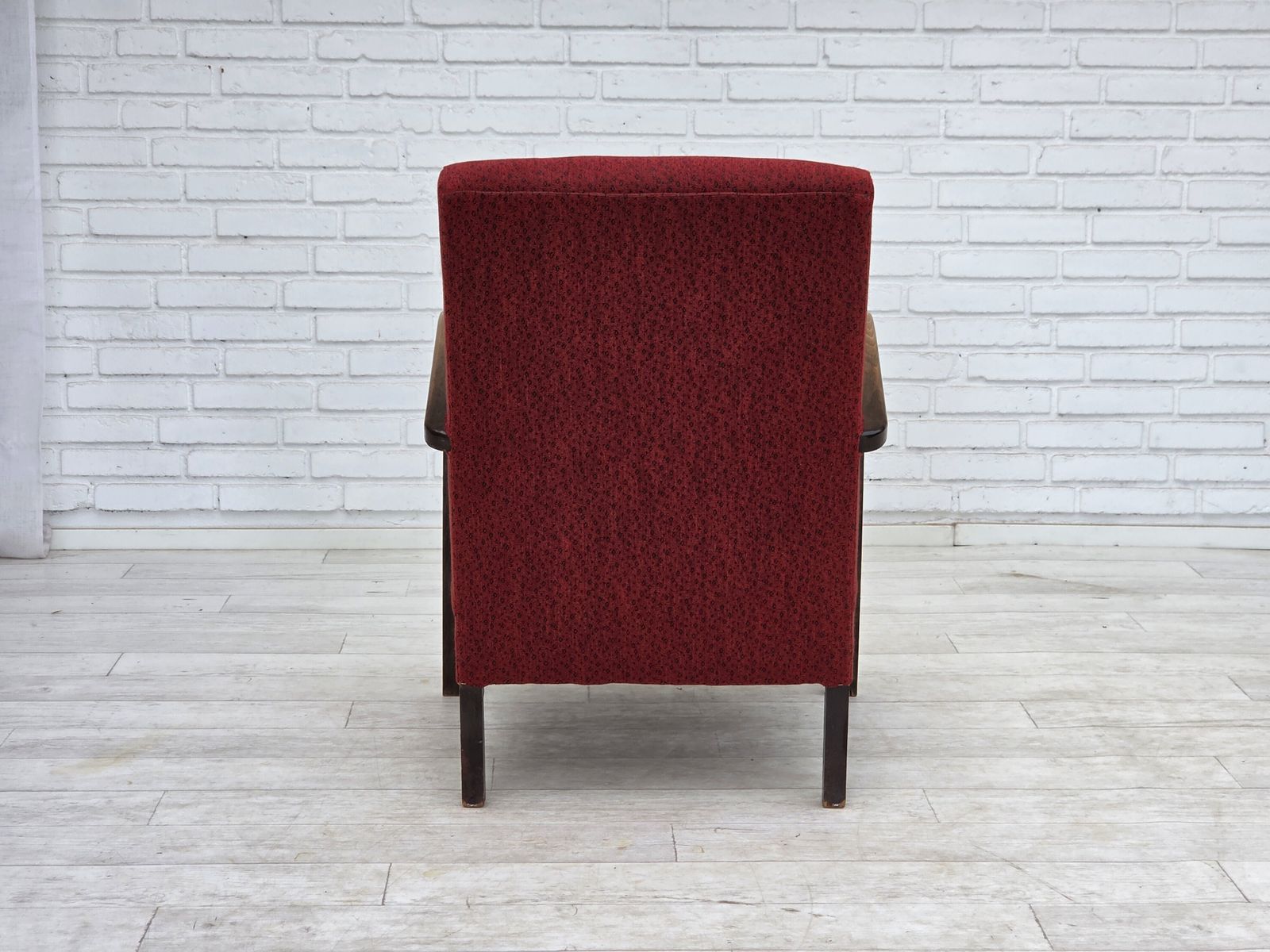 photo for sale Ca. jaren 1950, Deense art deco fauteuil, rode meubelwol, beukenhout.
