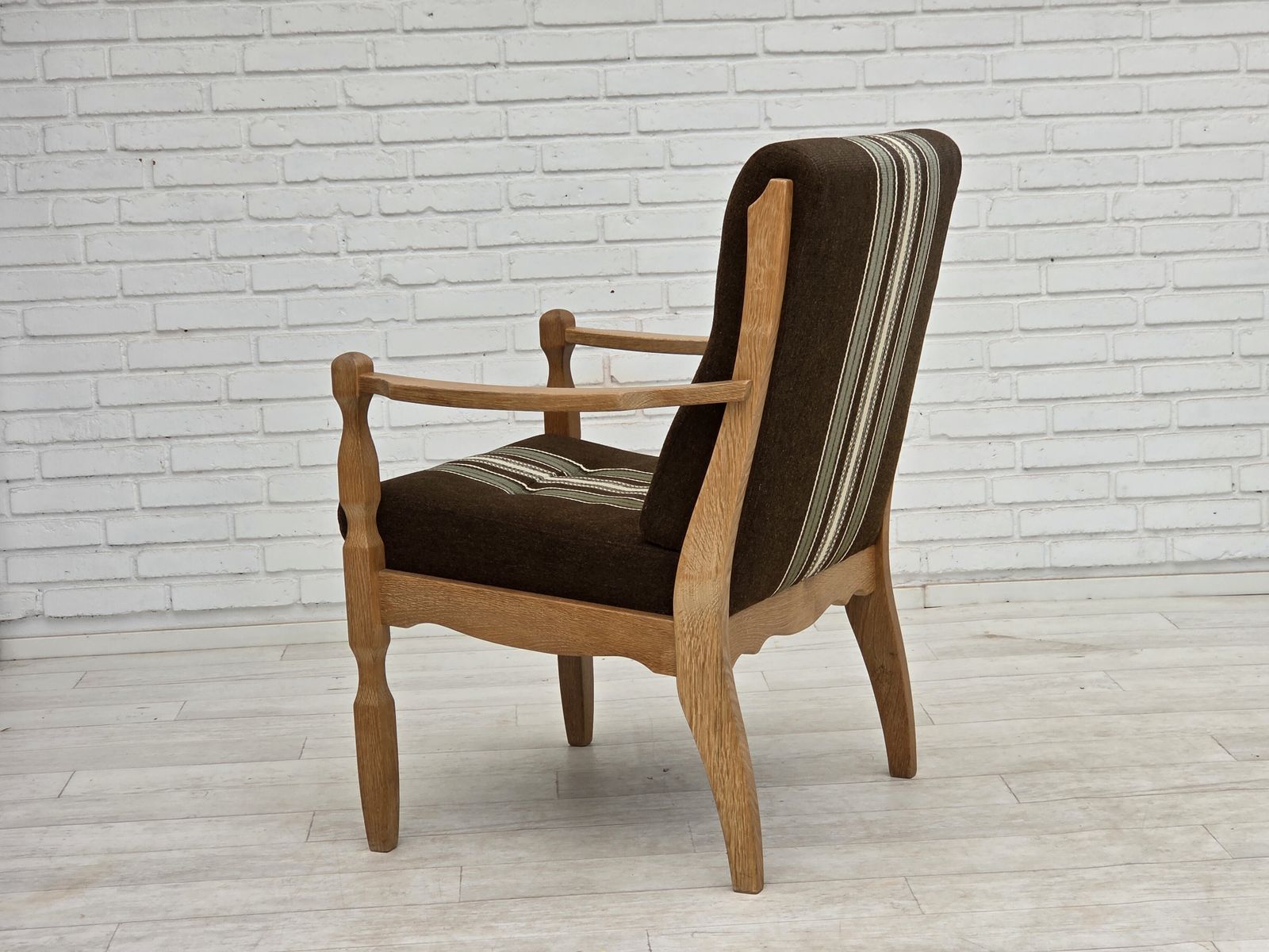photo vinterior 1970s, Danish Armchair, Original Striped Furniture Wool, Carved Oak Wood.