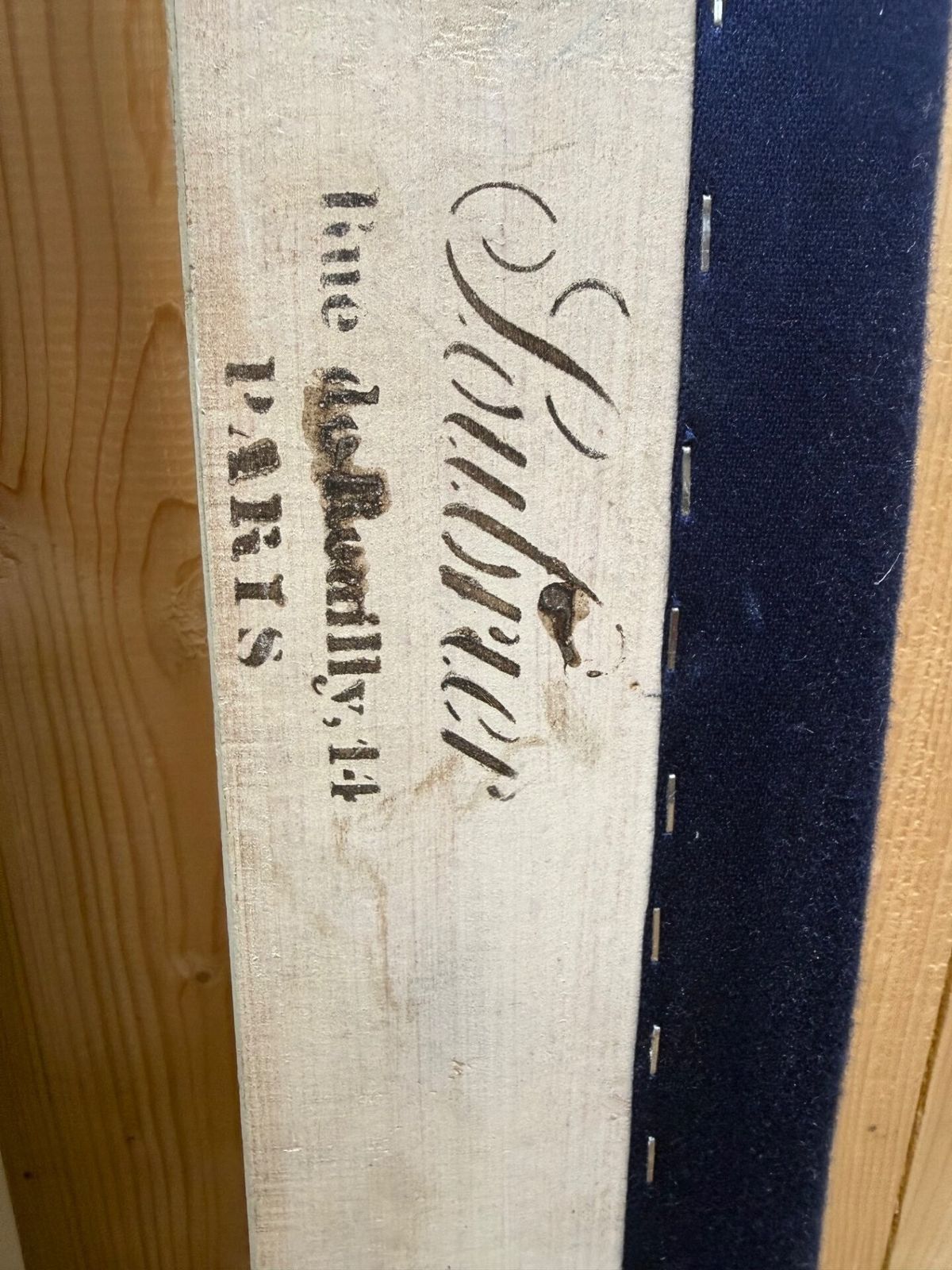 Tête Et Pied De Lit – Style Louis XVI – Bois Peint – Atelier Parisien photo for sale