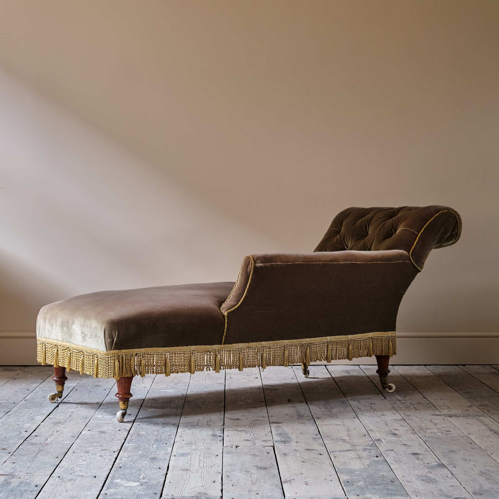photo furniture 19th Century Country House Chaise Longue