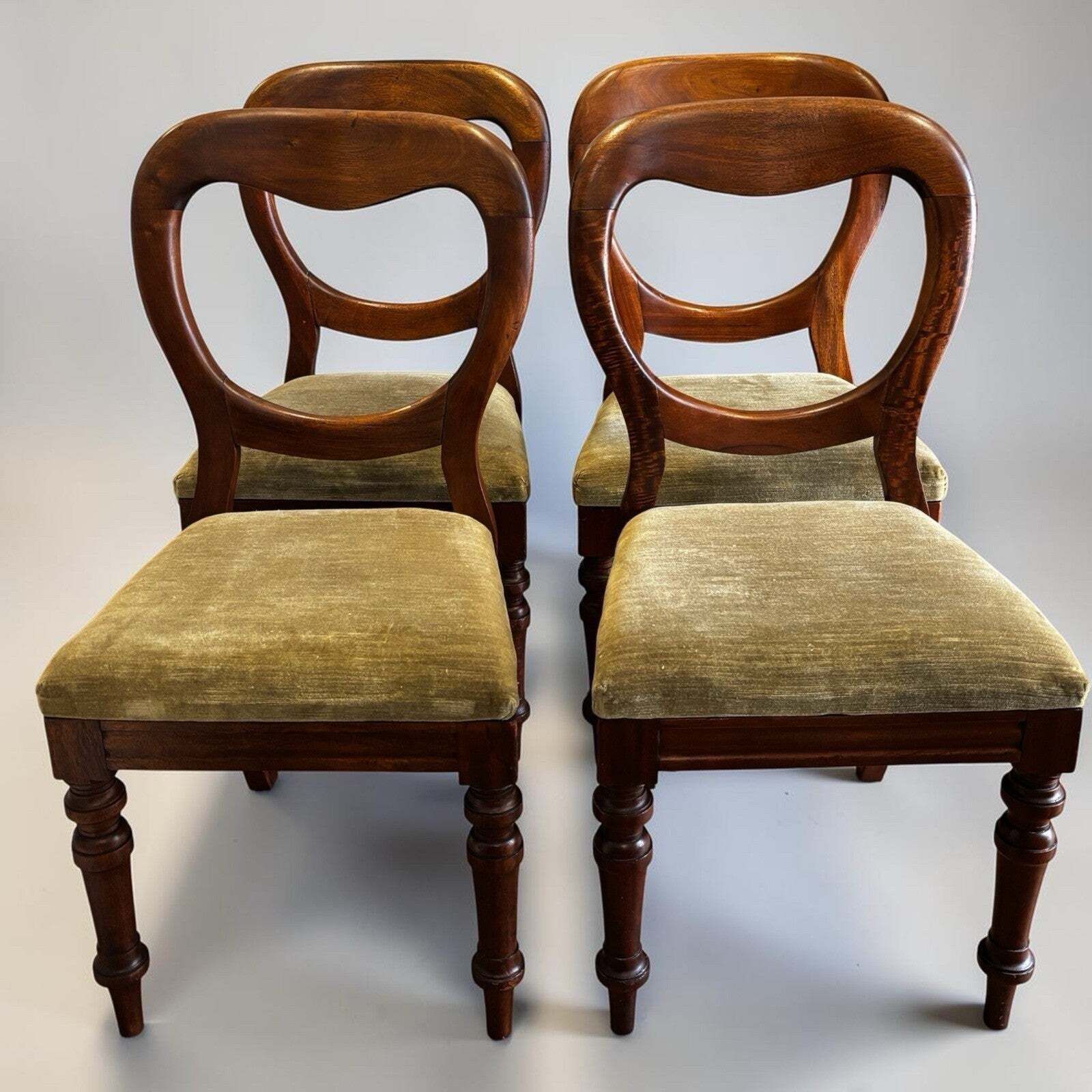 Victorian Balloon Back Set Of 4 Mahogany Dining Chairs.