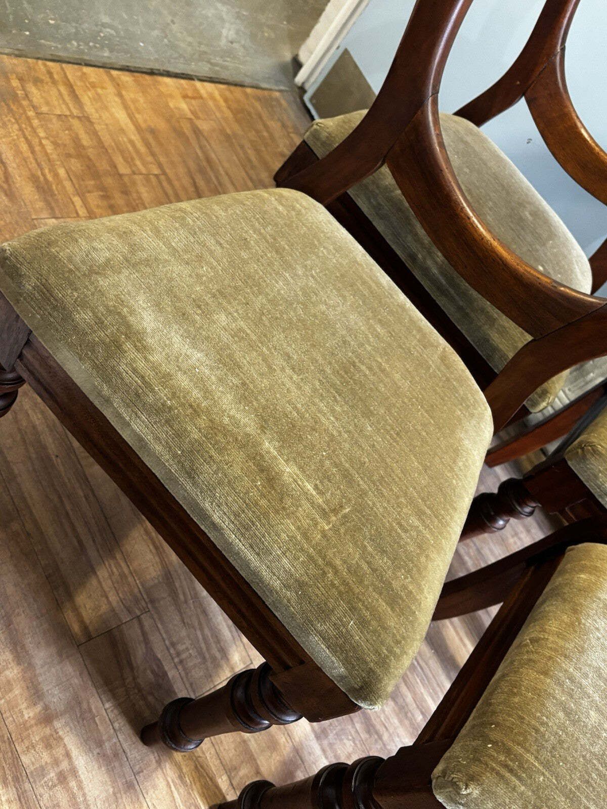 Victorian Balloon Back Set Of 4 Mahogany Dining Chairs. photo Furniture