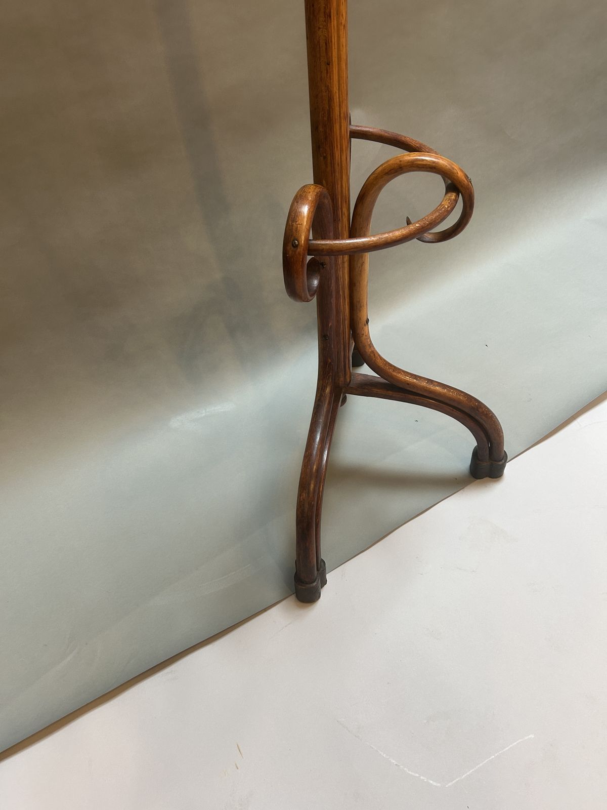 Hatstand , Bentwood Demi Lune photo vintage