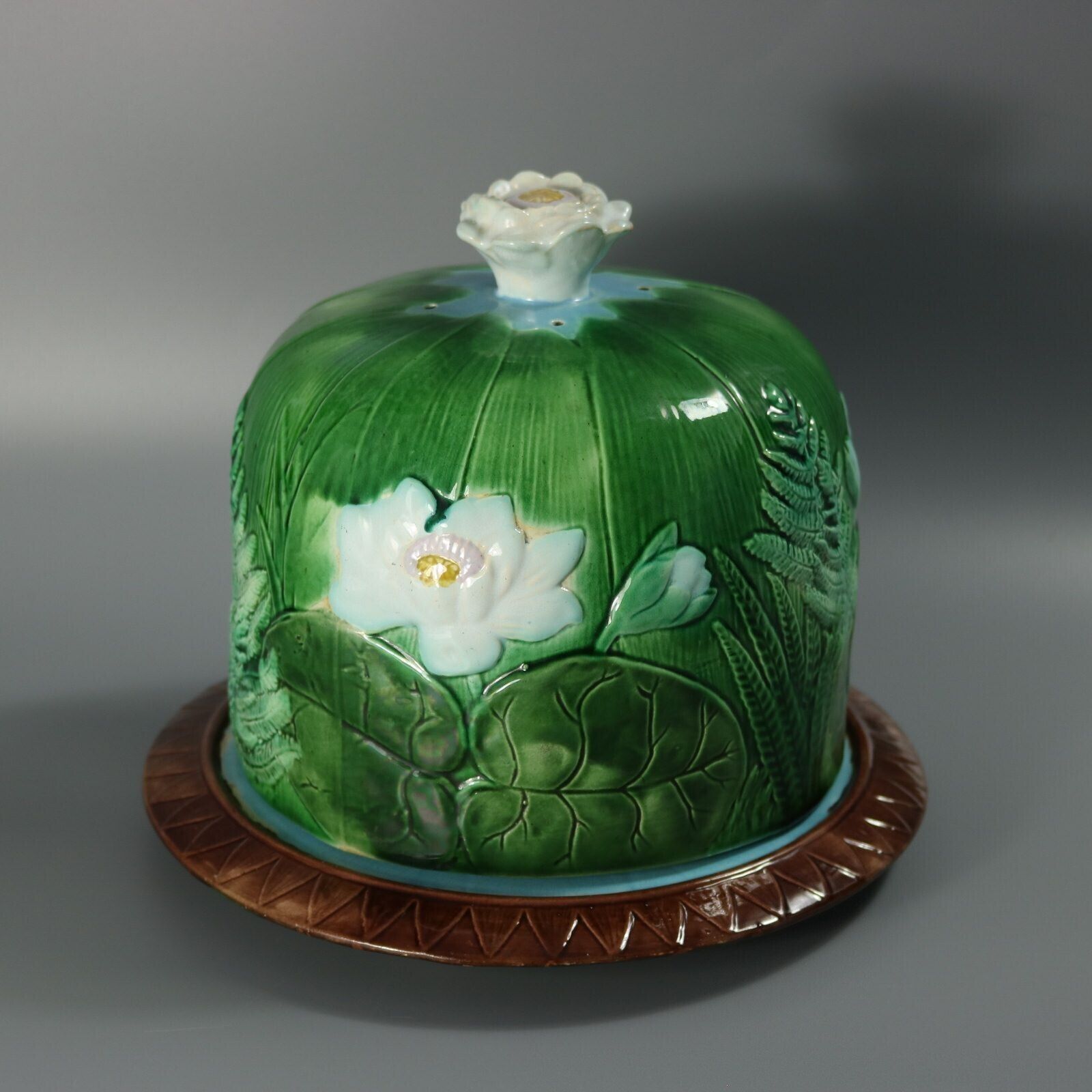 Holdcroft Majolica Pond Lily kaasstolp met onderbord photo Woonaccessoires