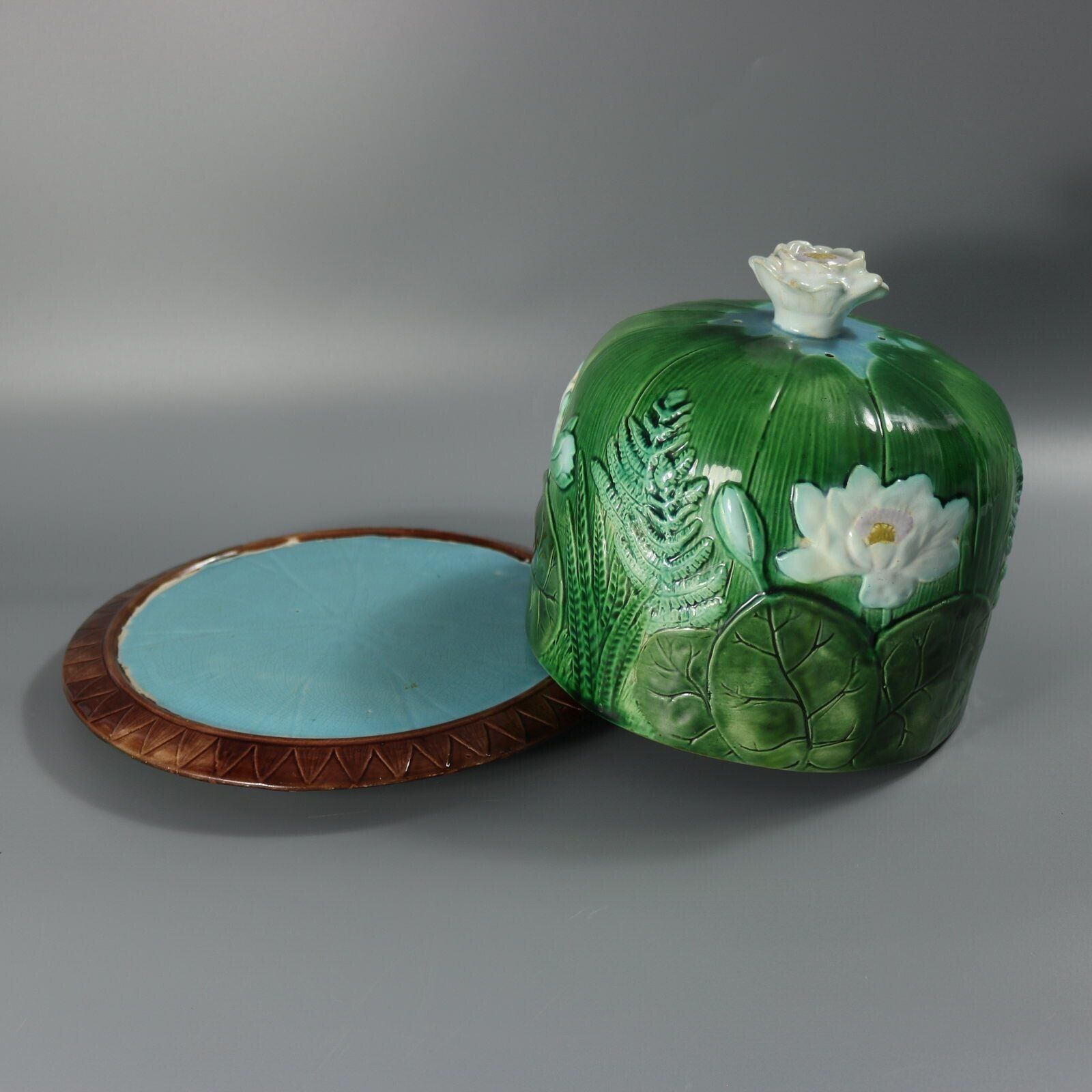 Holdcroft Majolica Pond Lily kaasstolp met onderbord photo vinterior