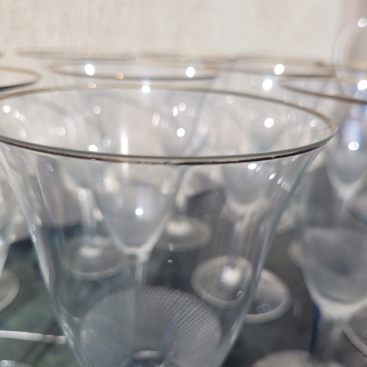 Service de 11 grands verres et 2 carafes, XXe siècle, Italie photo vintage