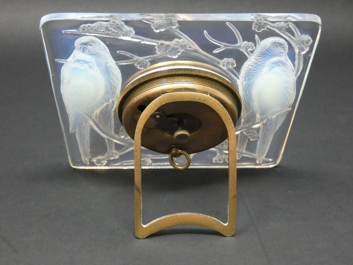 Rene Lalique Opaalglazuur Glas 'Inseparables' Klok photo for sale