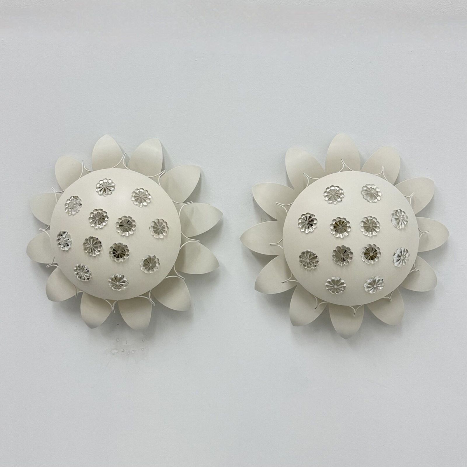 Set Van 2 Emil Stejnar Wandlampen Met Bloemkristallen, Ca. Jaren 1950, Wenen