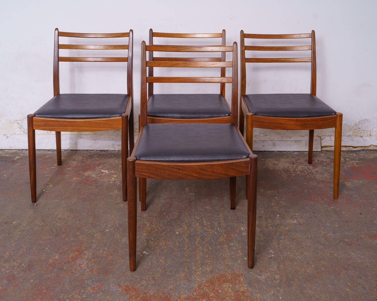 G Plan Mid Century Teak Extending Dining Table With 4 Chairs photo 1100.0