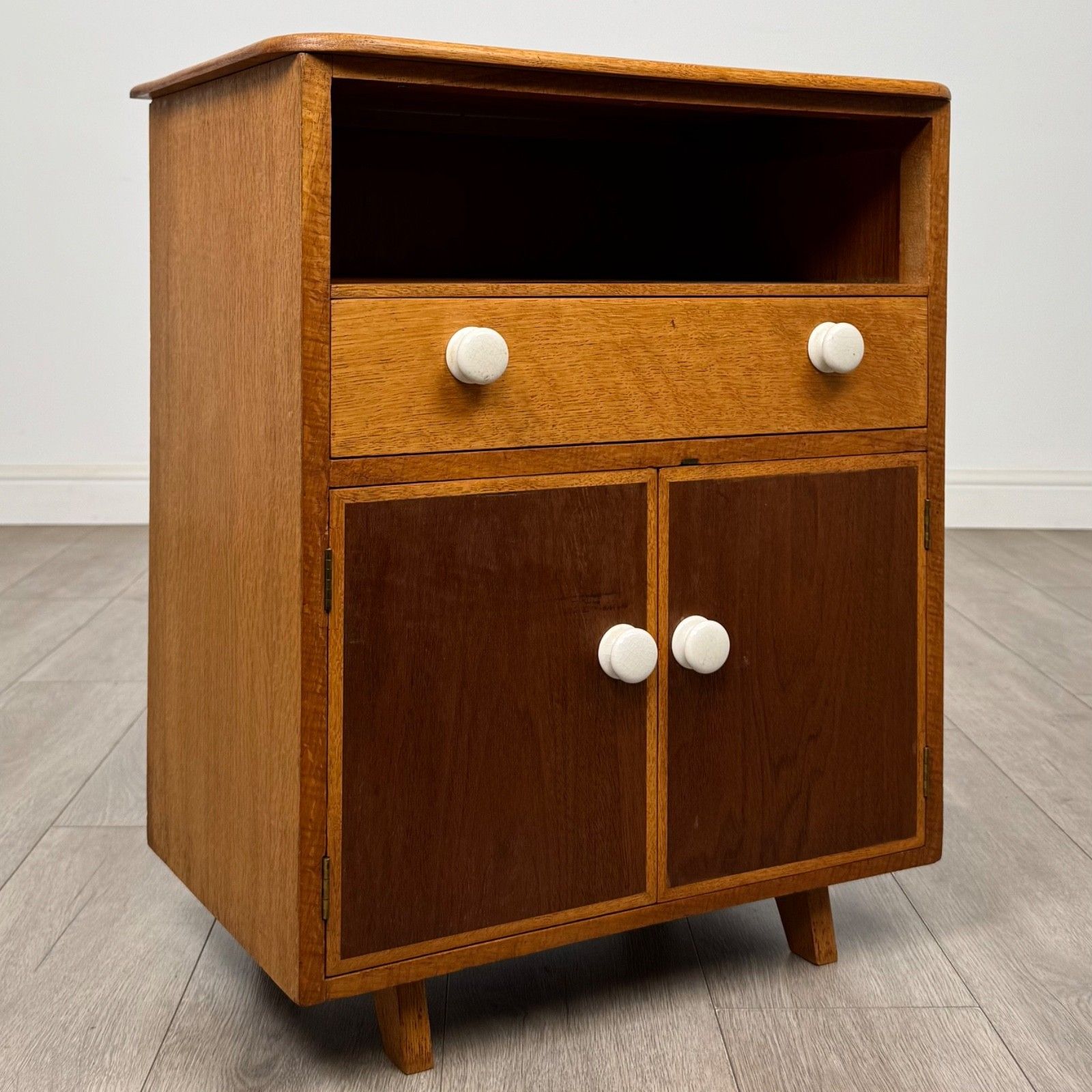photo furniture Vintage 20th Century Small Good Quality Cupboard In Oak ( Af 5872 )