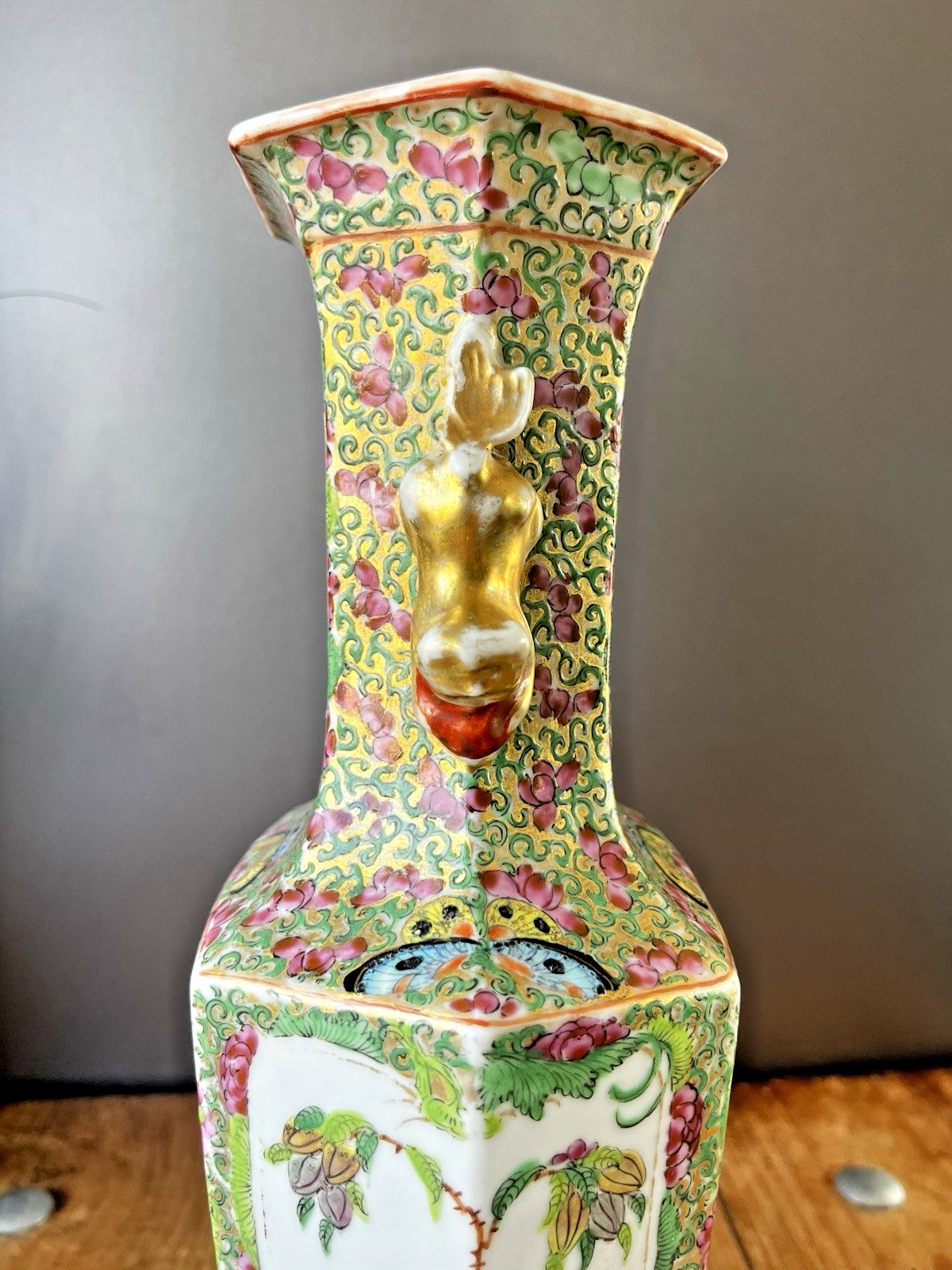 photo vinterior Antique Chinese Famille Rose Hexagonal Vase Figural Bird Butterfly Court Scenes