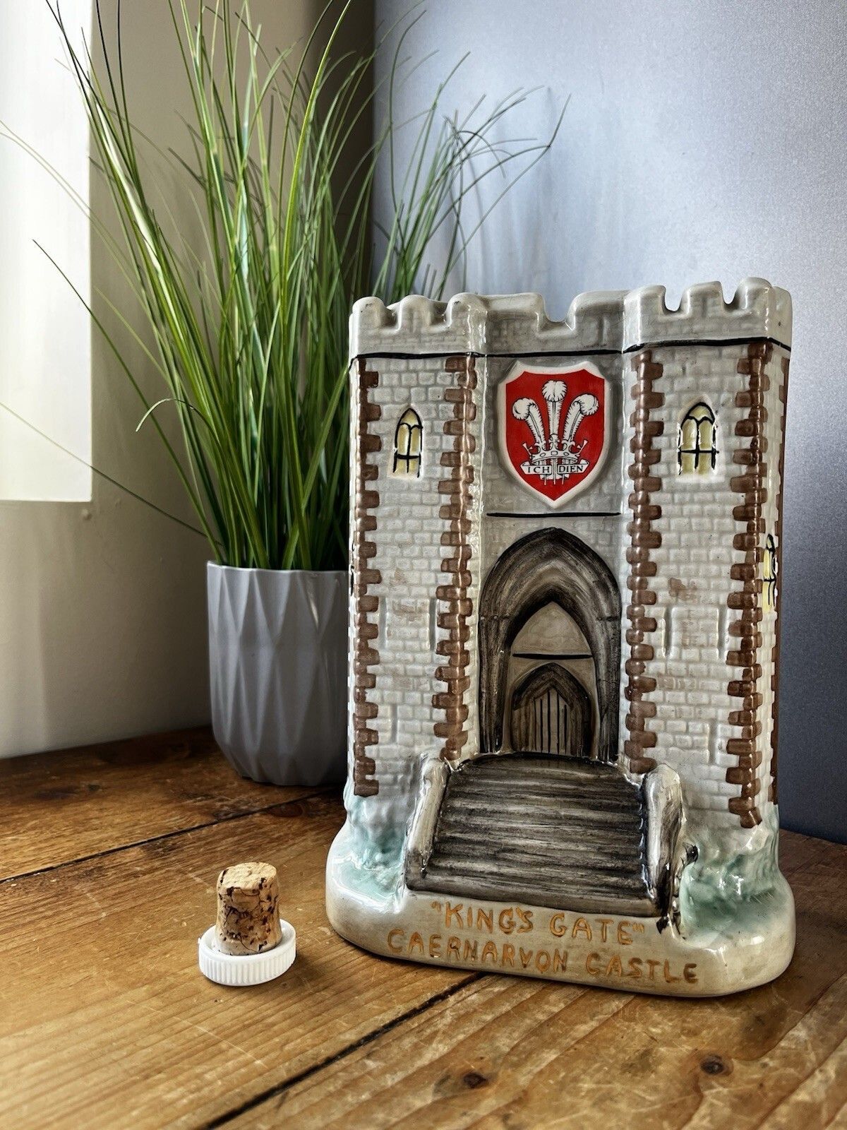 1969 Prince Of Wales Investiture Charles Caernarfon Castle Kings Gate Decanter photo furniture