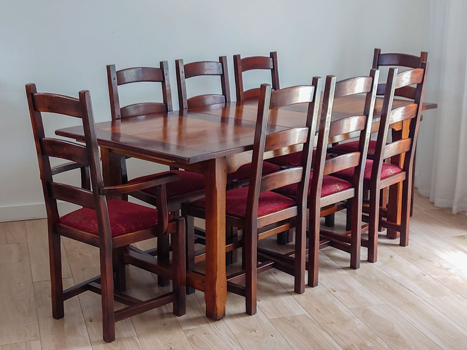 photo vinterior Vintage French Farmhouse Dining Set  Solid Oak Extending Table And 8 Chairs