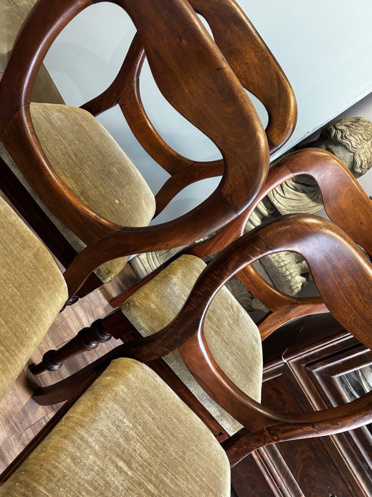photo furniture Victorian Extending Mahogany Dining Table & 4 Chairs