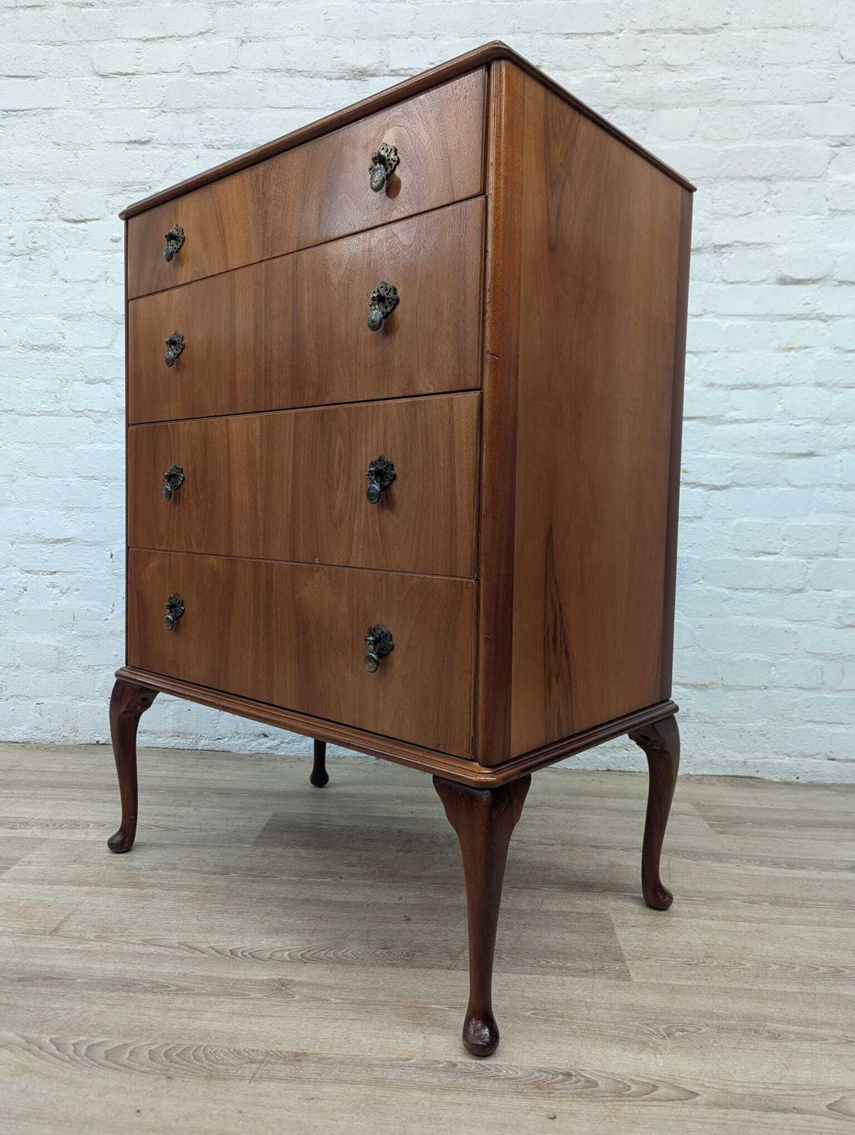 Queen Anne Style Walnut Chest Of 4 Drawers